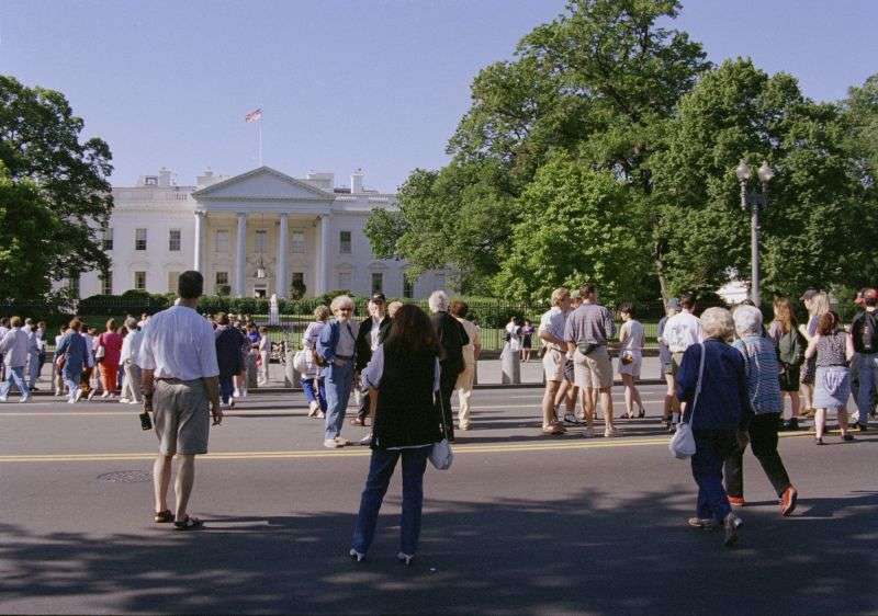 People gather on Pennsylvania Avenue in front of the White House in Washington, May 20, 1995.