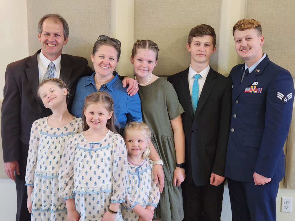 A family photo shows Tom Evans with his wife and seven children. Tom Evans was the first patient to have Iris software used during a surgery for colorectal cancer.