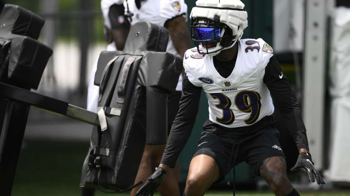 Baltimore Ravens safety Eddie Jackson (39) works out during an NFL football training camp practice, Tuesday, July 23, 2024, in Owings Mills, Md.
