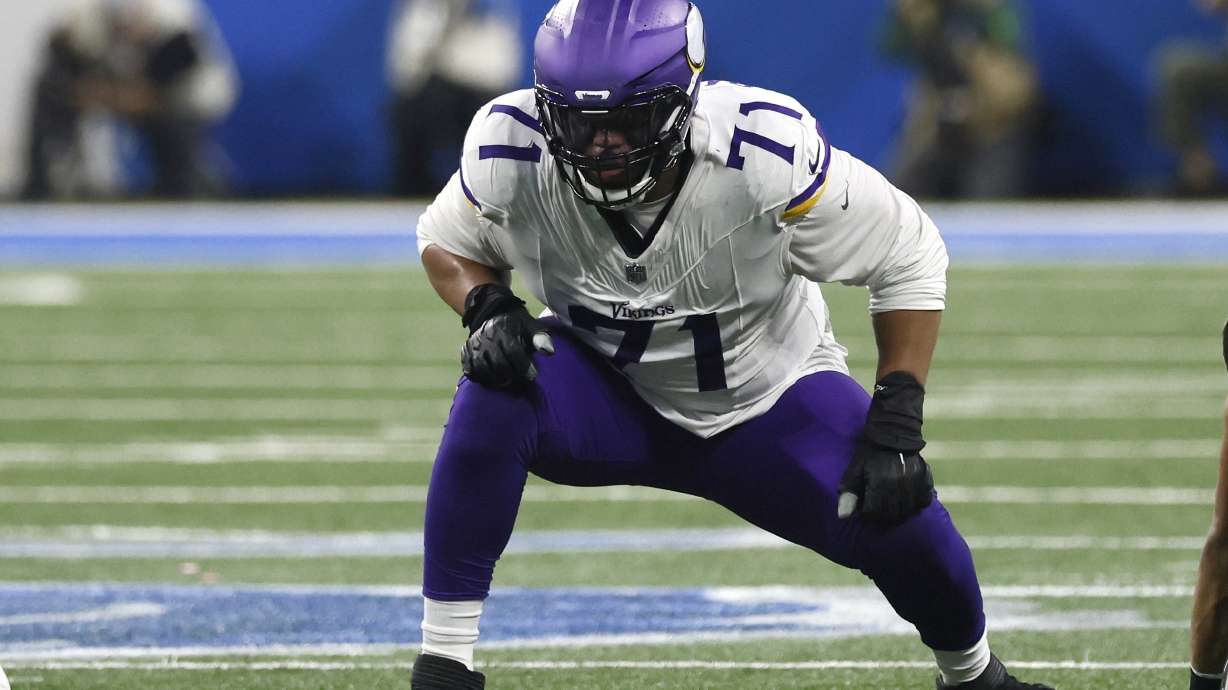 FILE - Minnesota Vikings offensive tackle Christian Darrisaw plays during the first half of an NFL football game against the Detroit Lions, Jan. 7, 2024, in Detroit. The Minnesota Vikings agreed to terms on a four-year contract extension with left tackle Darrisaw, their 2021 first-round draft pick.