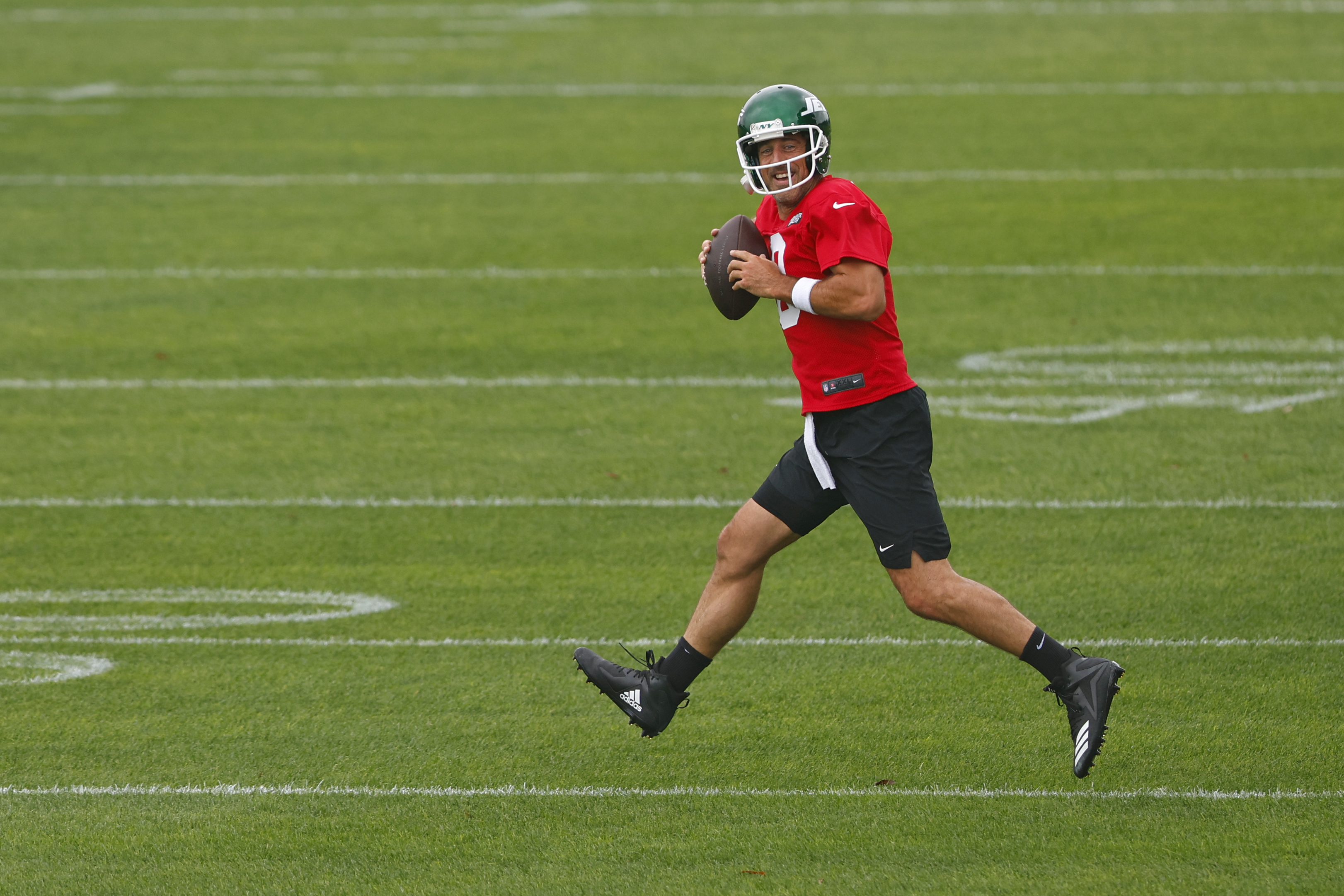CORRECTS DATE: New York Jets quarterback Aaron Rodgers (8) drops back to throw during the team's NFL football training camp, Wednesday, July 24, 2024, in Florham Park, N.J.