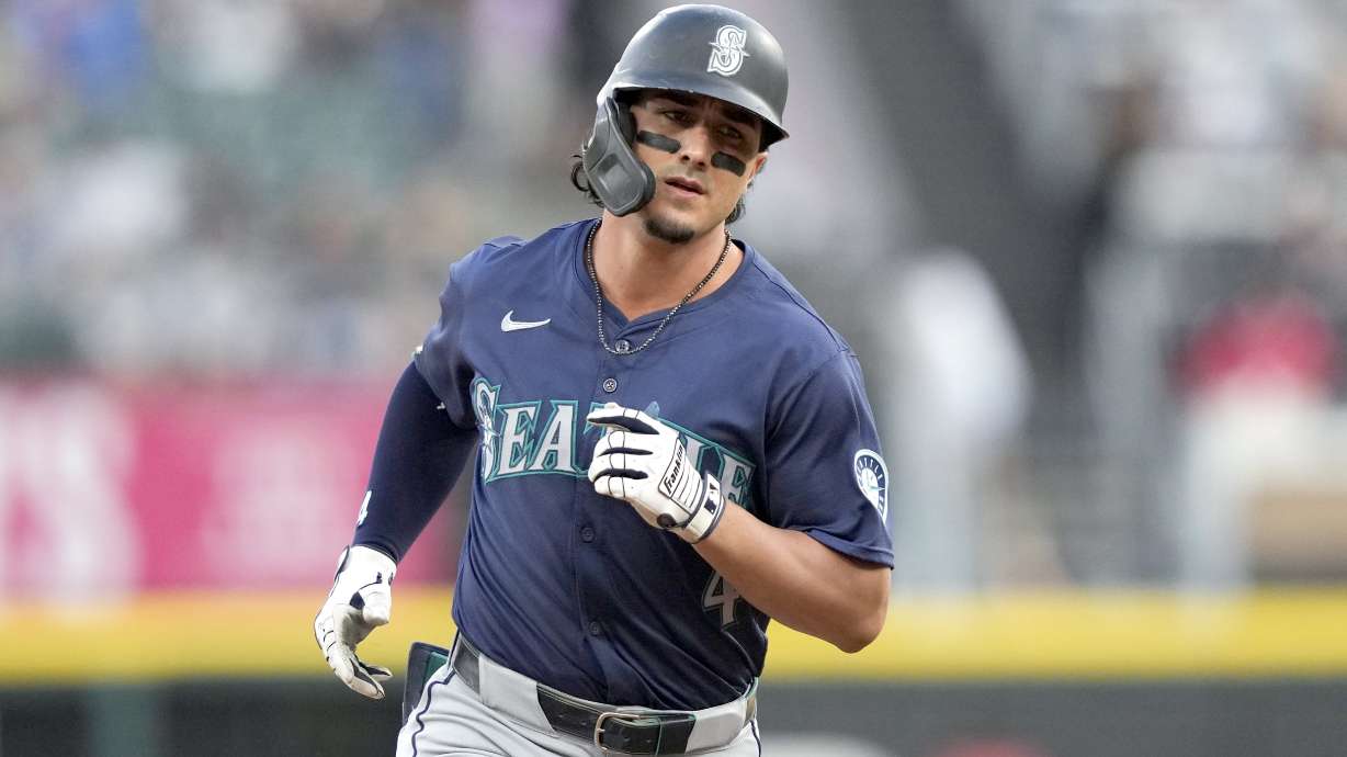 Seattle Mariners' Josh Rojas rounds the bases after his three-run home run off Chicago White Sox starting pitcher Drew Thorpe in the first inning of a baseball game Friday, July 26, 2024, in Chicago.