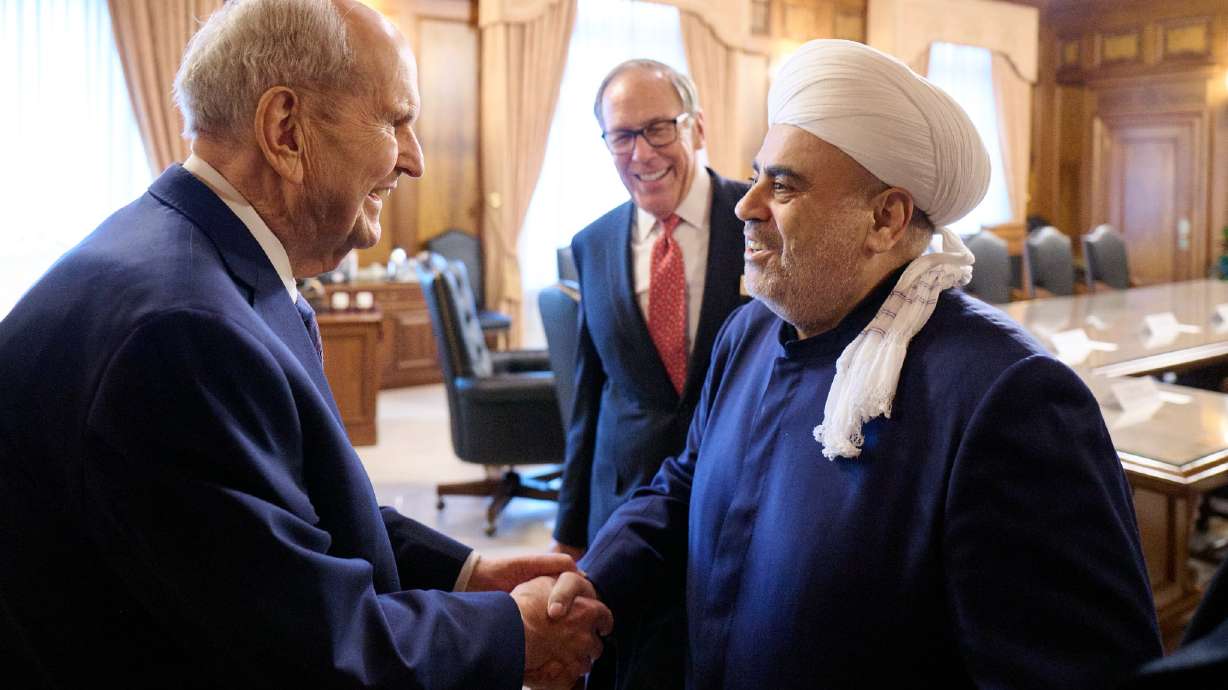 President Russell M. Nelson welcomes Haji Allahshükür Hummat Pashazade, left, and other leaders including Sheikh ul-Islam and Grand Mufti of the Caucasus, to the Church Administration Building on March 1, 2023.