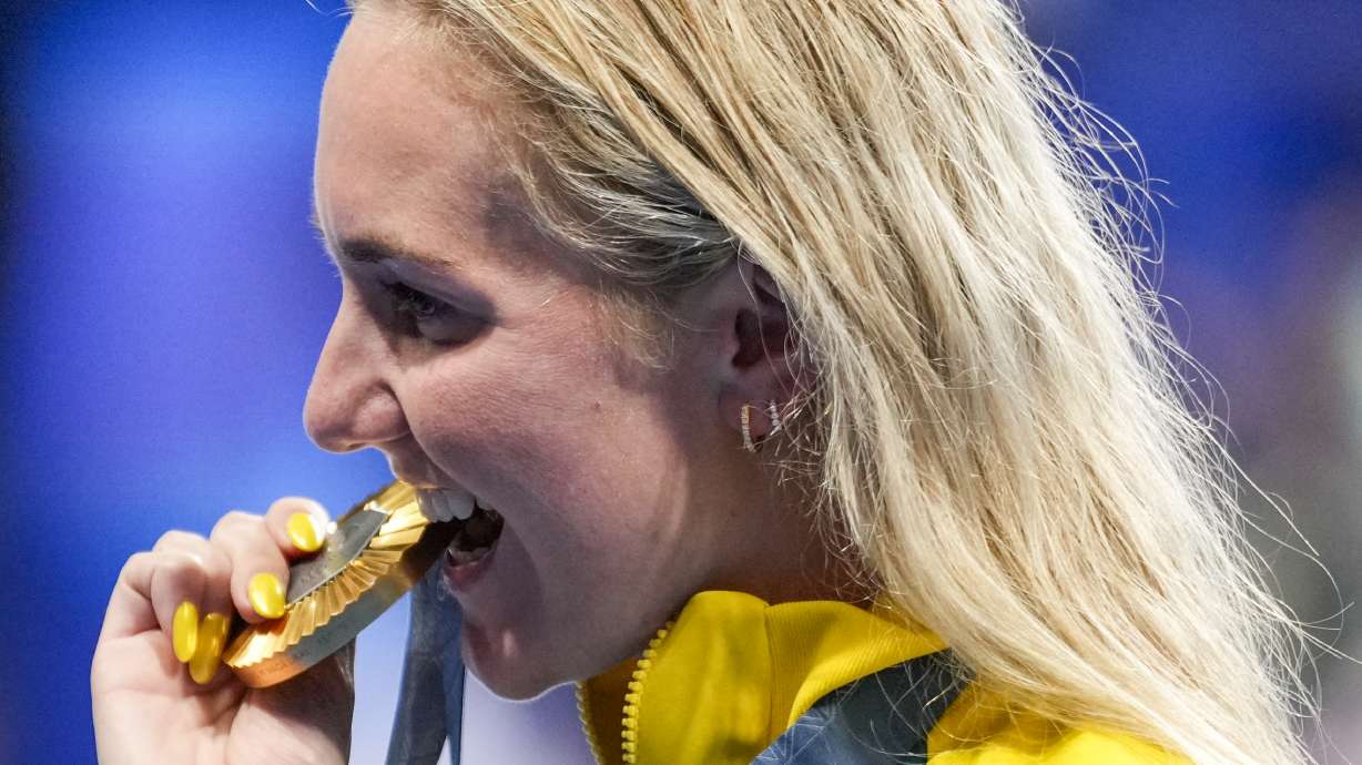 Gold medalist, Ariarne Titmus, of Australia, poses for the media after winning the women's 400-meter freestyle final at the 2024 Summer Olympics, Saturday, July 27, 2024, in Nanterre, France.