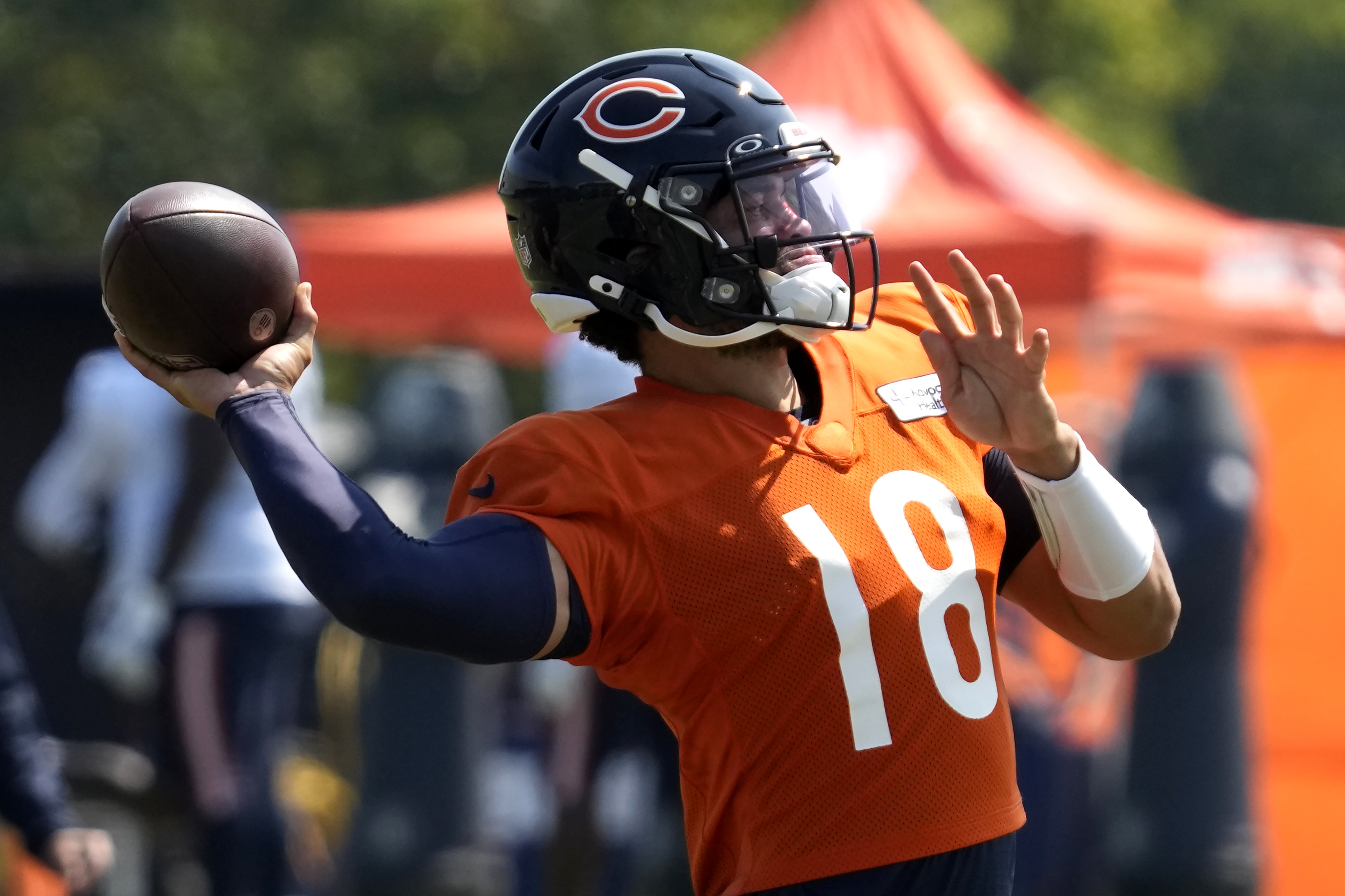 Chicago Bears quarterback Caleb Williams throws a ball during an NFL football training camp practice in Lake Forest, Ill., Saturday, July 27, 2024. 