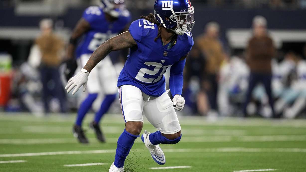 FILE - New York Giants safety Bobby McCain (21) drops into coverage against the Dallas Cowboys during an NFL football game in Arlington, Texas, Saturday, Nov. 12, 2023. The Minnesota Vikings signed 1the 0-year veteran on Monday, July 29, 2024, still seeking depth and experience for their secondary.