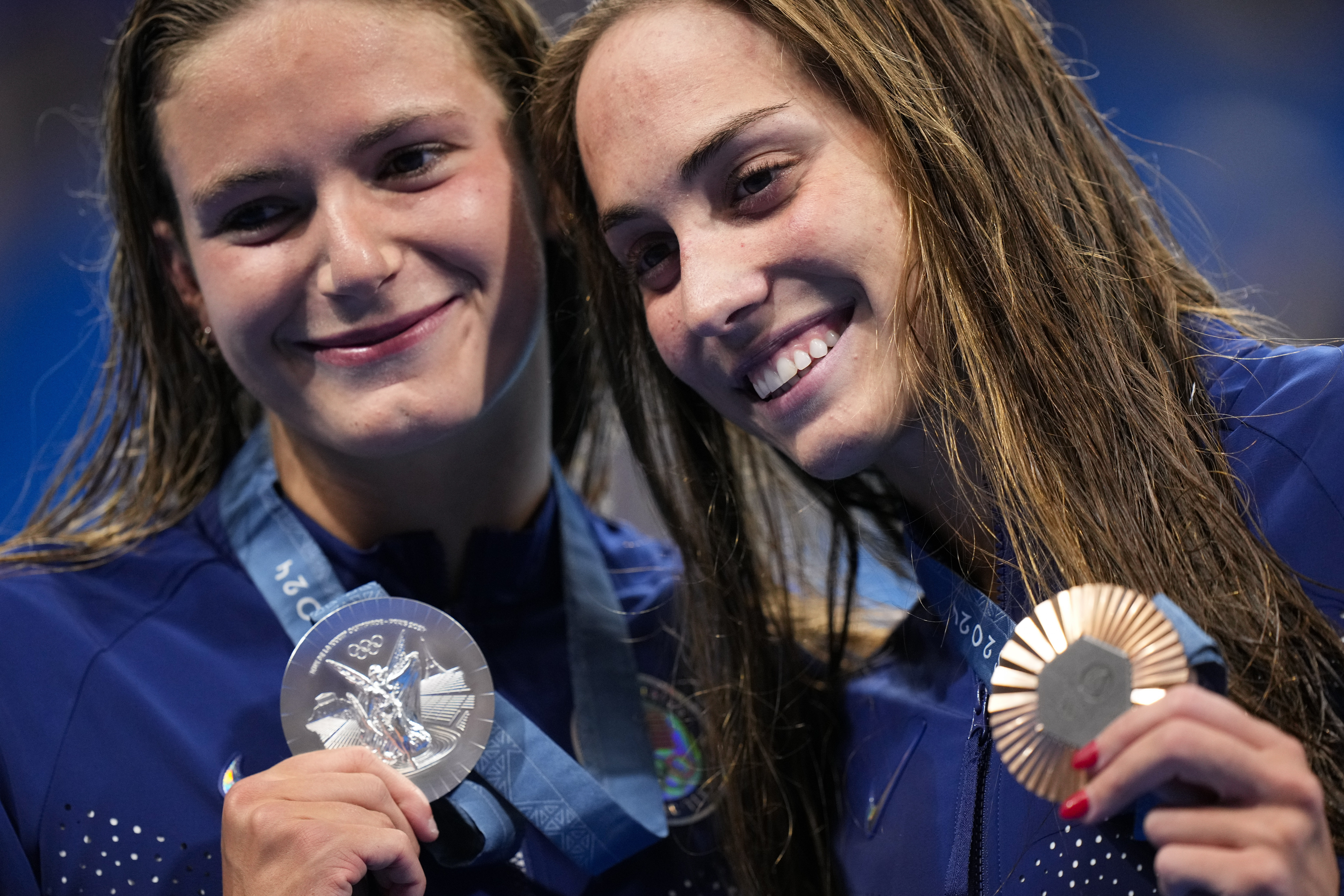 Silver medalist, Katie Grimes, left, of the United States, left, stands with compatriot and bronze medalist Emma Weyant after the women's 400-meter individual medley final at the 2024 Summer Olympics, Monday, July 29, 2024, in Nanterre, France. 