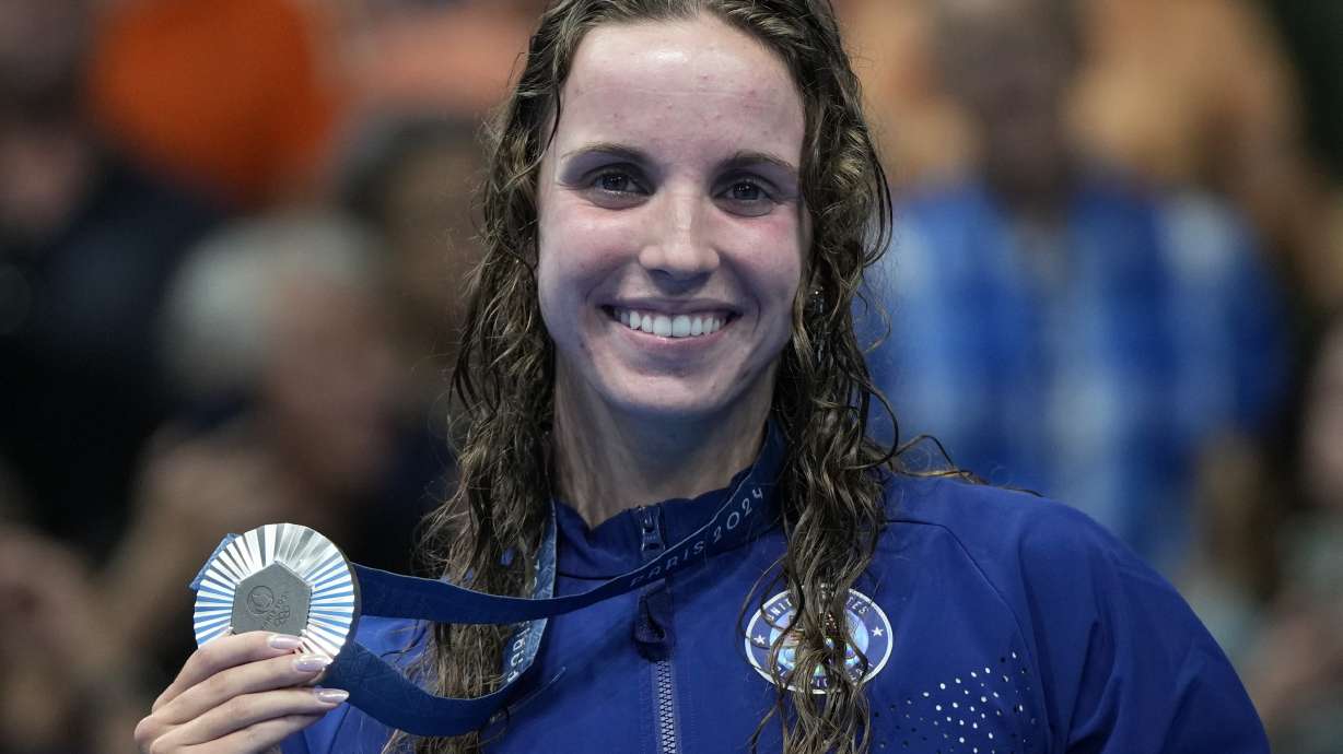 Regan Smith, of the United States, poses with her silver medal for the women's 100-meter backstroke final at the 2024 Summer Olympics, Tuesday, July 30, 2024, in Nanterre, France.