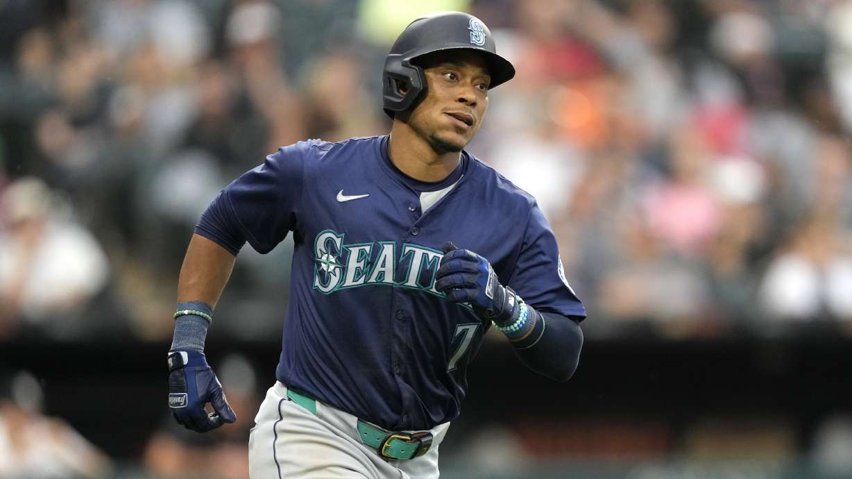 Seattle Mariners' Jorge Polanco watches his home run off Chicago White Sox relief pitcher Justin Anderson, Polanco's second homer of the game, in the fifth inning of a baseball game Saturday, July 27, 2024, in Chicago.
