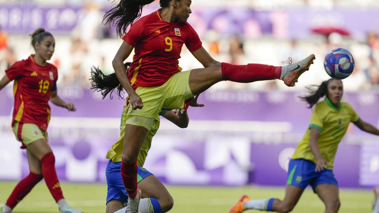 Spain's Salma Paralluelo stretches for a ball during a women's Group C soccer match between Brazil and Spain, at Bordeaux Stadium, during the 2024 Summer Olympics, Wednesday, July 31, 2024, in Bordeaux, France.