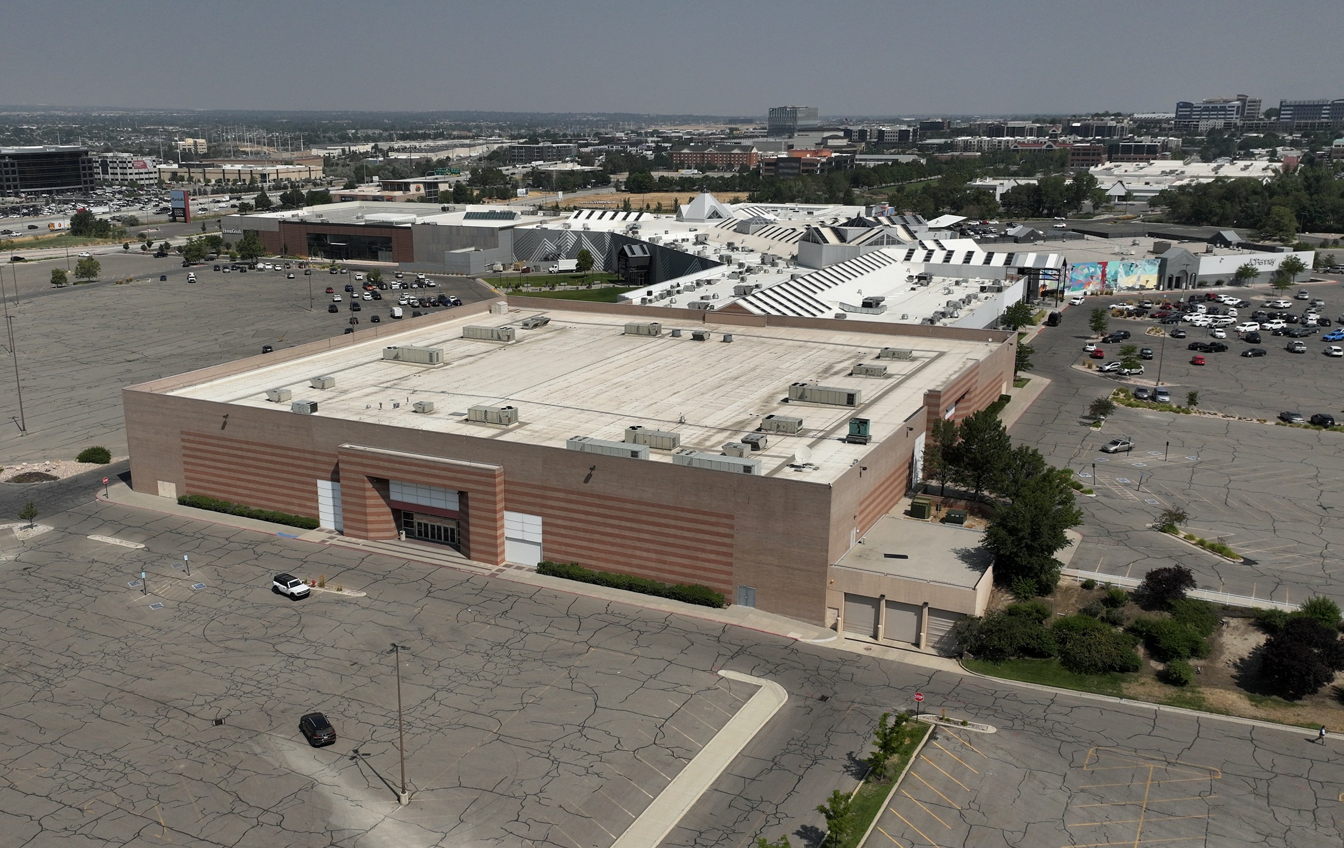 Smith finalizes Sandy mall purchase, plans to break ground on new hockey training center
