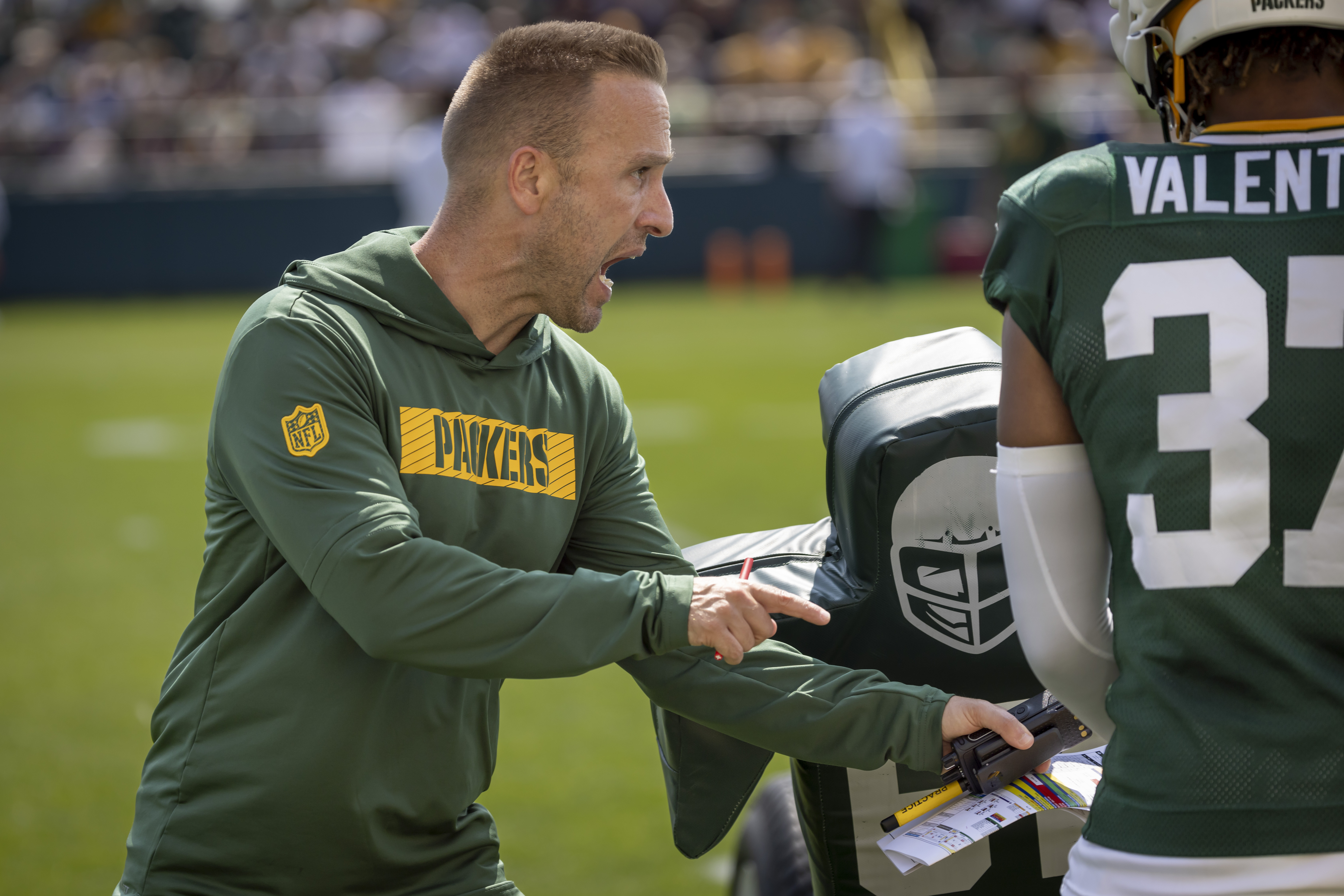 Green Bay Packers' defensive coordinator Jeff Hafley talks to players during NFL football training camp Saturday, July. 27, 2024, in Green Bay, Wis.