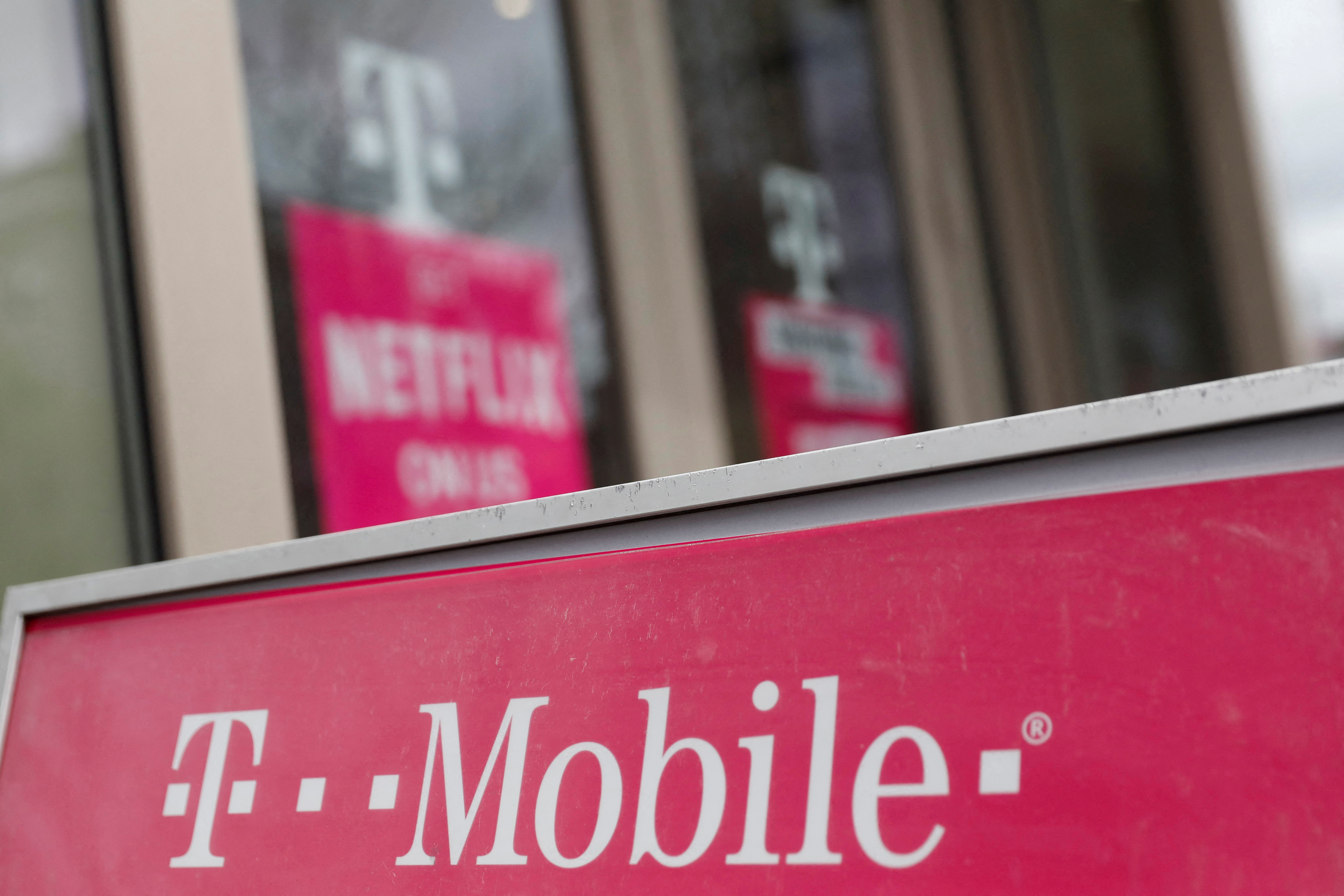 Class action lawsuit alleges T-Mobile broke its price lock guarantee ...