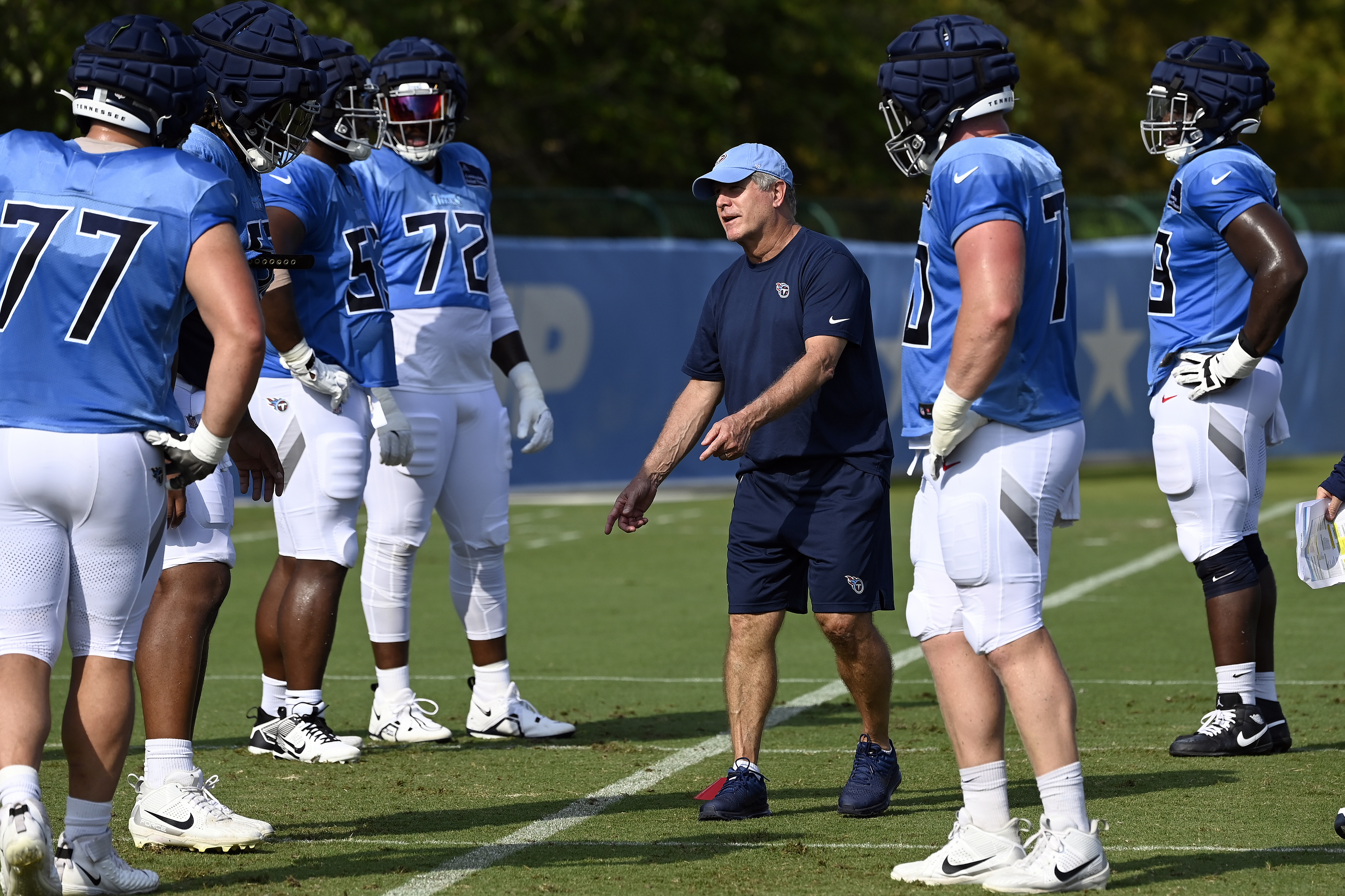 Tennessee Titans offensive line coach Bill Callahan directs players during practice at NFL football training camp, Tuesday, July, 30, 2024, in Nashville, Tenn.