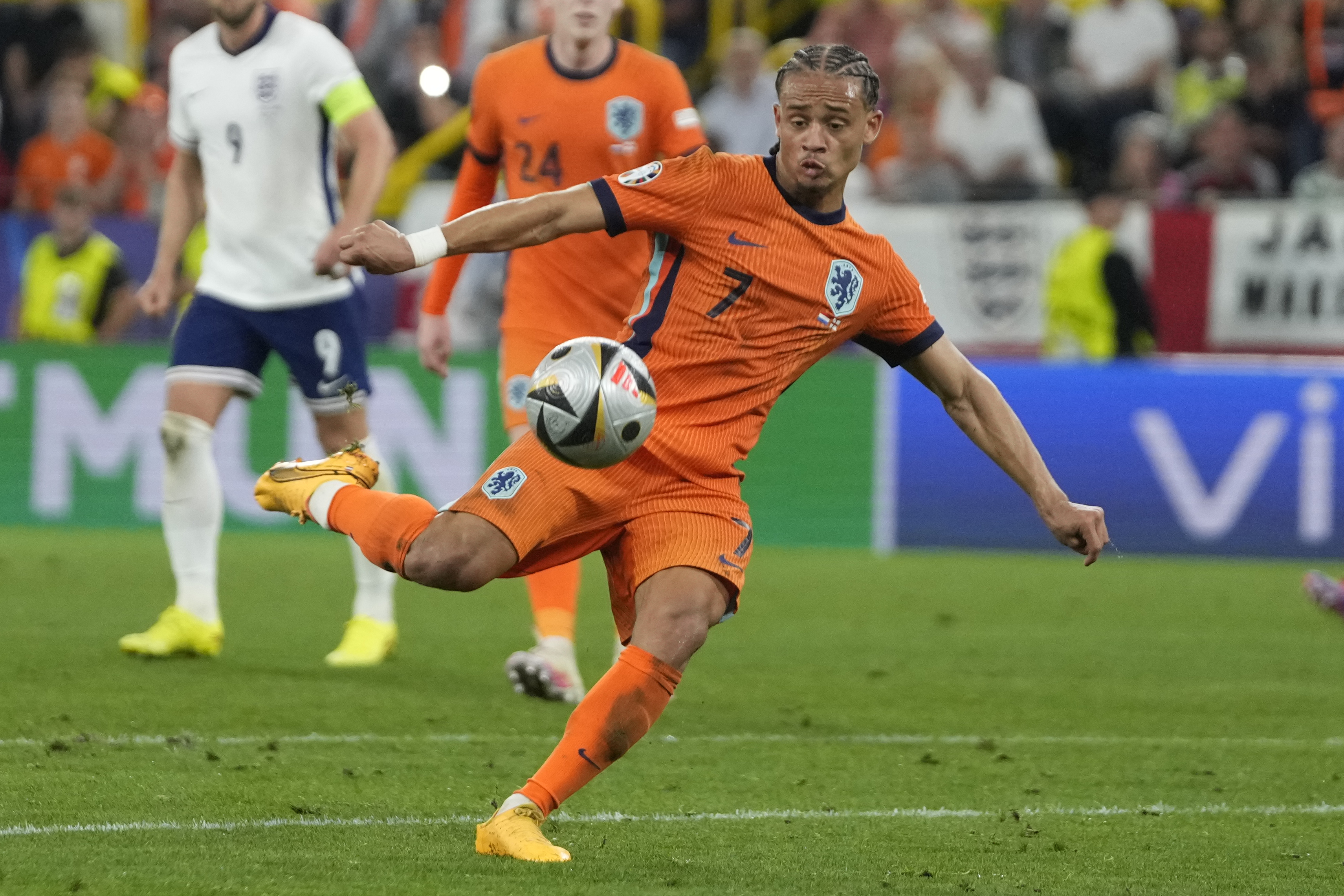 FILE - Xavi Simons of the Netherlands kicks a ball during a semifinal against England at the Euro 2024 soccer tournament in Dortmund, Germany, Wednesday, July 10, 2024. Bayern Munich’s hopes of signing Netherlands forward Xavi Simons have been shelved for now with the player agreeing to extend his loan at Leipzig from Paris Saint-Germain for another season. 