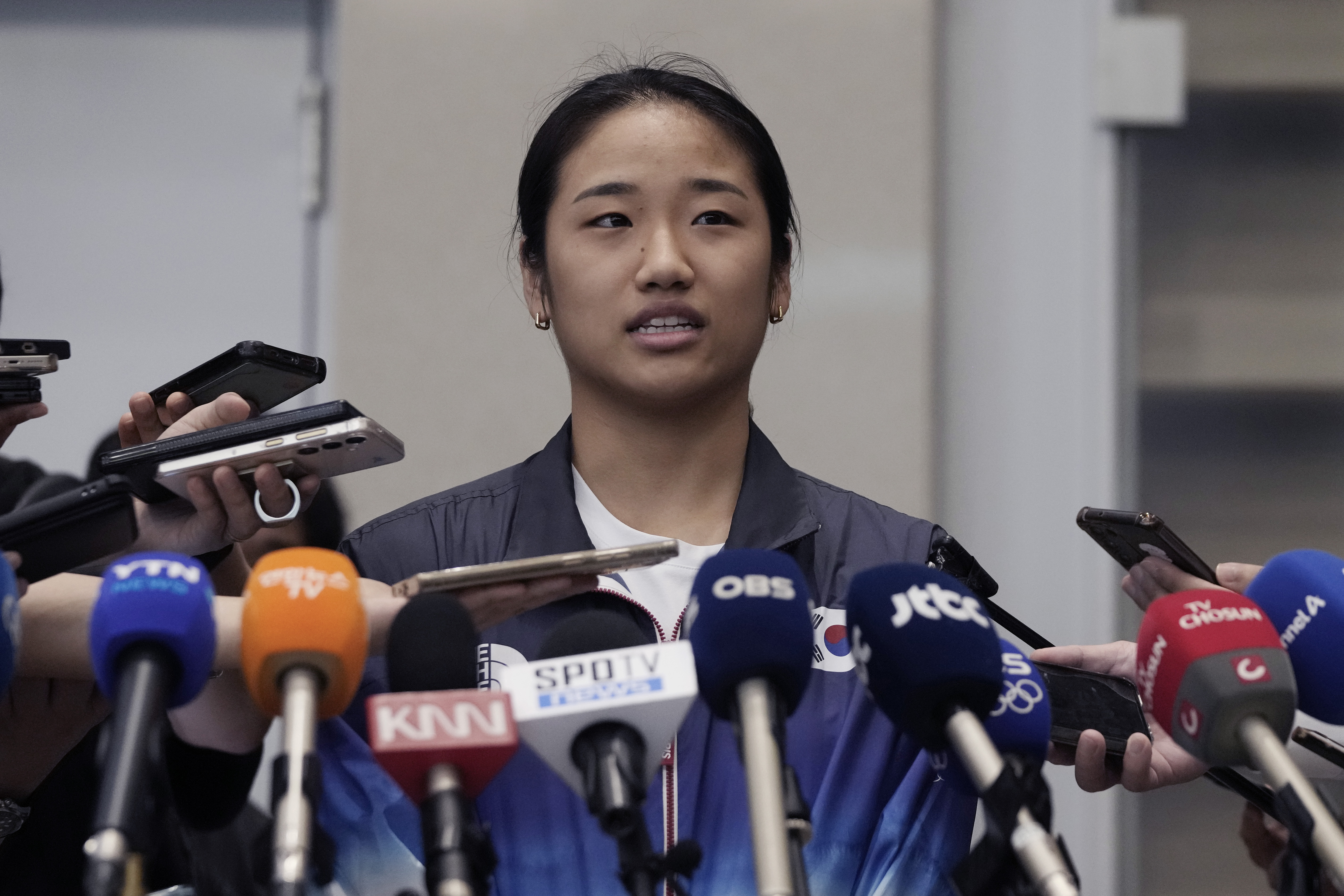 South Korean badminton star An Se-young, the women's singles winner at the Paris Olympics, speaks to the media at Incheon International Airport in Incheon, South Korea, Wednesday, Aug. 7, 2024. 