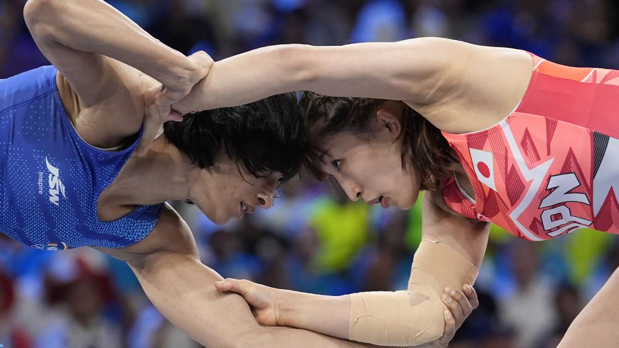 Japan's Yui Susaki and India's Vinesh Vinesh, left, compete in the round of 16 of the women's freestyle 50kg wrestling match, at Champ-de-Mars Arena, during the 2024 Summer Olympics, Tuesday, Aug. 6, 2024, in Paris, France.