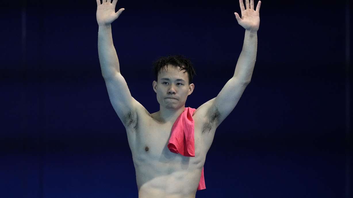 China's Xie Siyi waves as he competes in the men's 3m springboard diving final, at the 2024 Summer Olympics, Thursday, Aug. 8, 2024, in Saint-Denis, France.