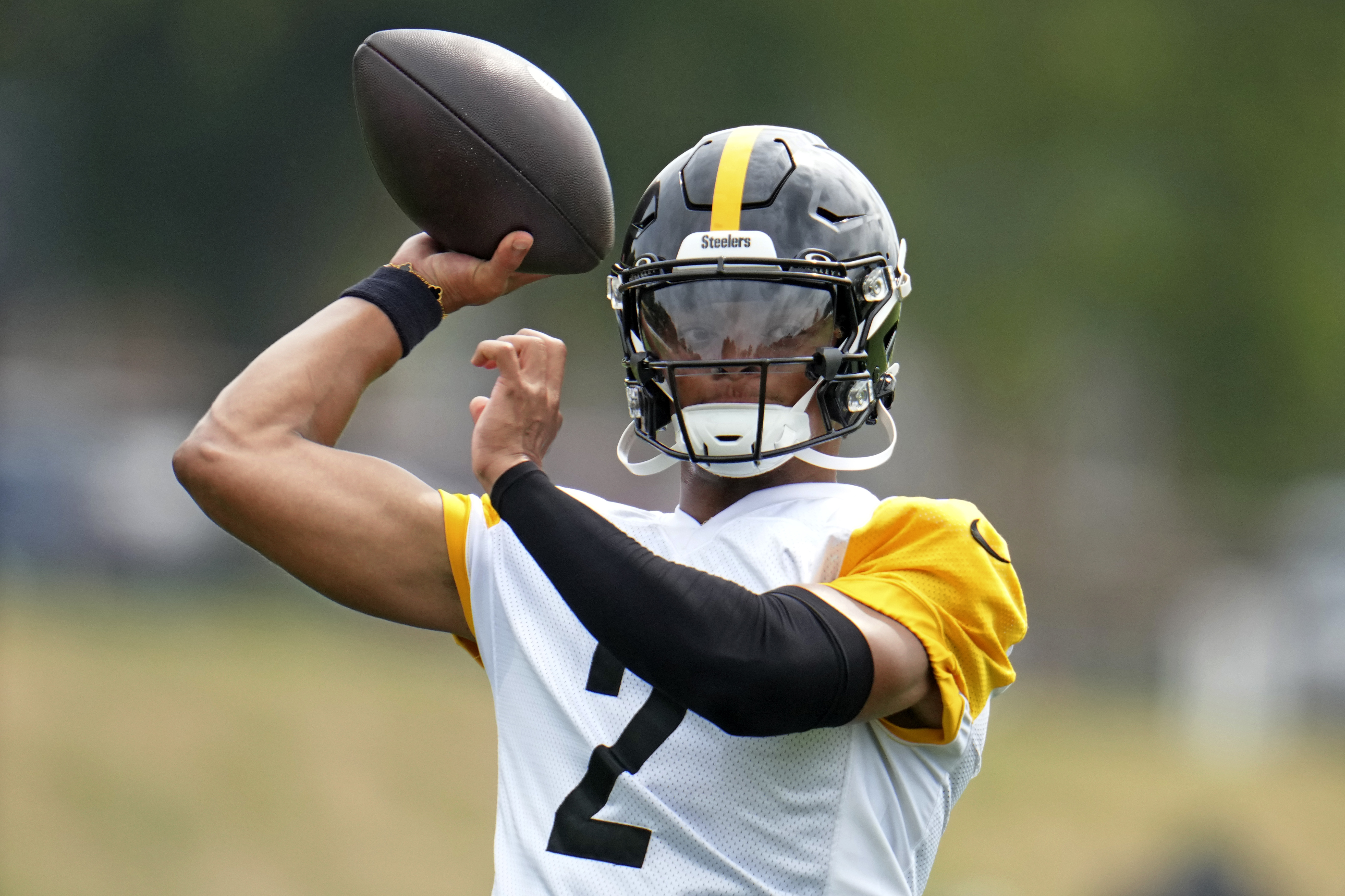 Pittsburgh Steelers quarterback Justin Fields throws a pass during the NFL football team's training camp in Latrobe, Pa., Thursday, July 25, 2024. 