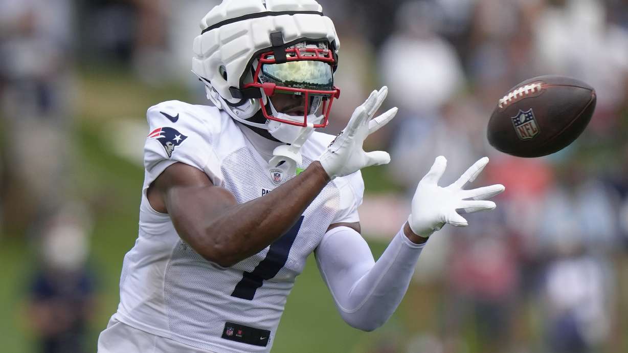 New England Patriots wide receiver JuJu Smith-Schuster makes a catch during NFL football training camp, Tuesday, July 30, 2024, in Foxborough, Mass.