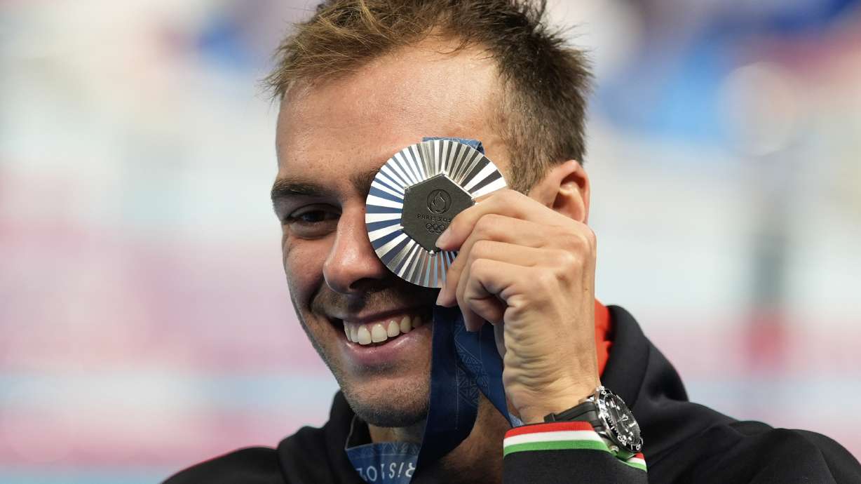 Italy's Gregorio Paltrinieri poses for a photo with his silver medal during the awards ceremony for the men's 1500-meter freestyle at the Summer Olympics in Nanterre, France, Sunday, Aug. 4, 2024.