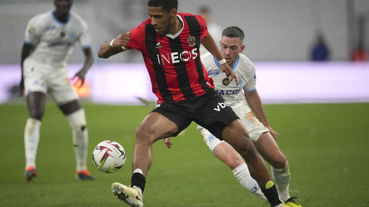 FILE - Nice's Jean-Clair Todibo, centre, in action during the French League One soccer match between Olympique de Marseille and Nice at the Velodrome stadium in Marseille, south of France, on April 24, 2024. France defender Jean-Clair Todibo has joined West Ham from Nice on a season-long loan to complete a remodeled center-back partnership for the English club ahead of the start of the Premier League.