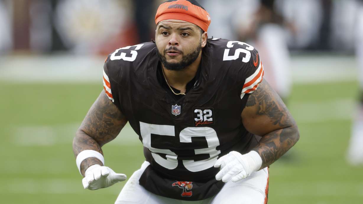 FILE - Cleveland Browns center Nick Harris (53) warms up during the second half of an NFL football game against the Jacksonville Jaguars, Sunday, Dec. 10, 2023, in Cleveland.