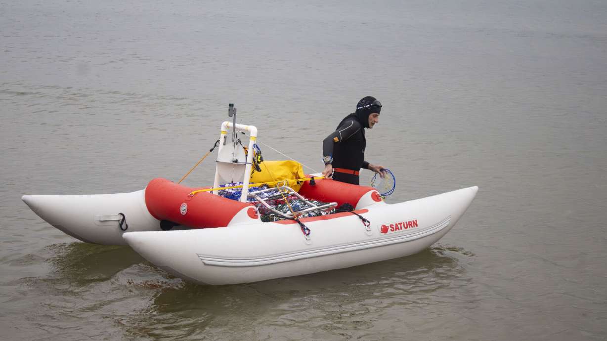 Jim Dreyer heads out into Lake Michigan in Grant Haven, Mich., Aug. 6, 2024, in his attempt to swim to Wisconsin.