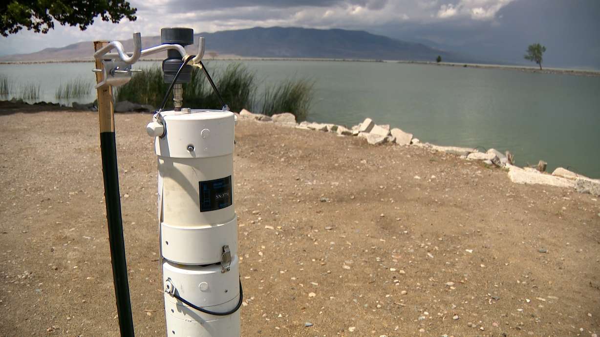 The air filters capture air in the lake.