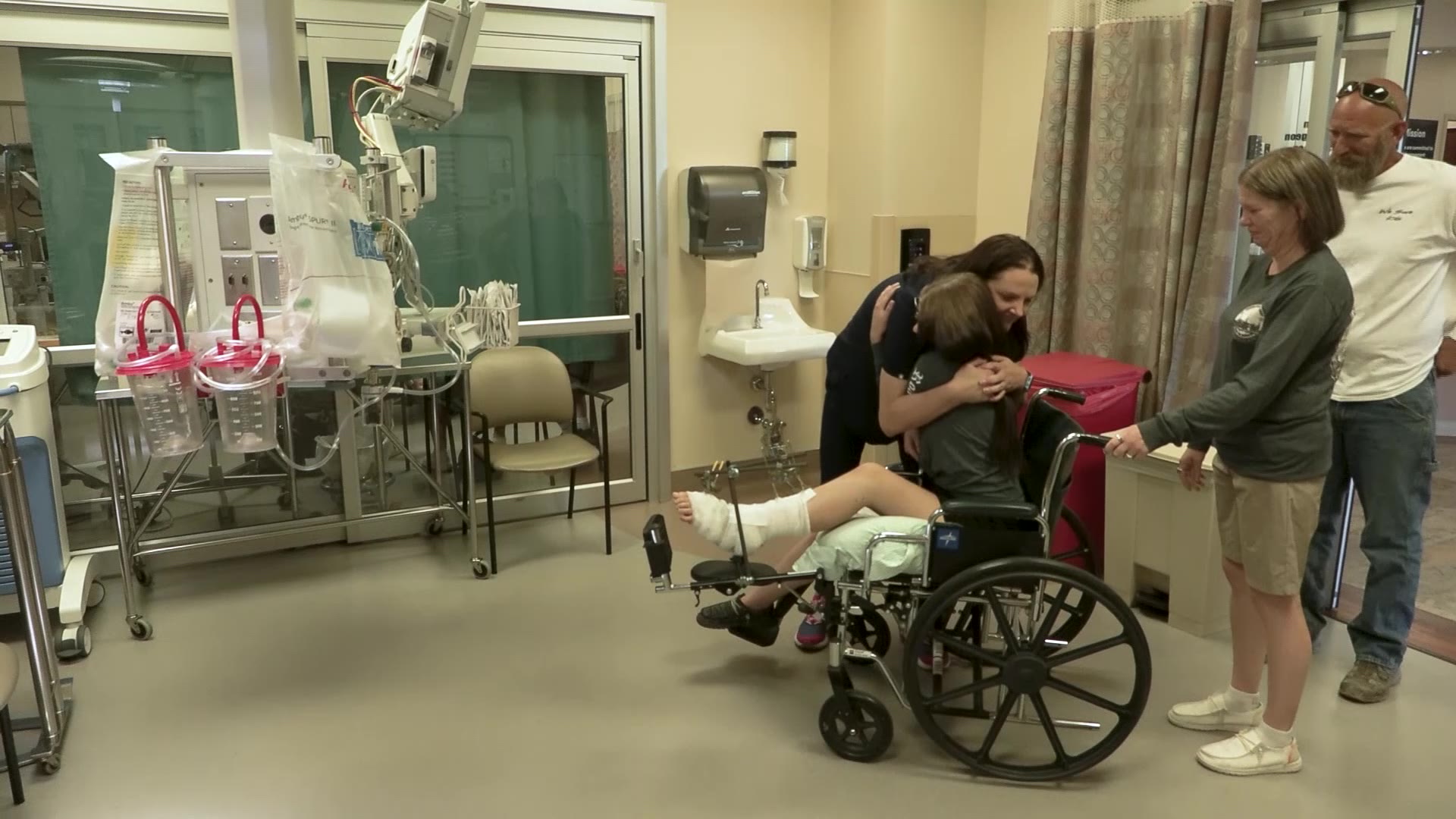 Carrie Becker and Aspen Anderson meet each other at the hospital for the first time after the crash.