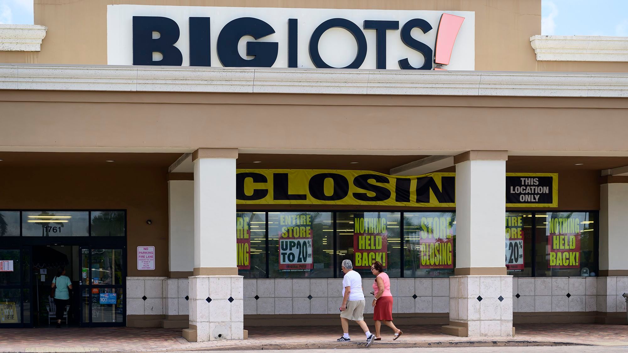 Big Lots is closing hundreds of stores across the U.S., or roughly 4% of its stores.