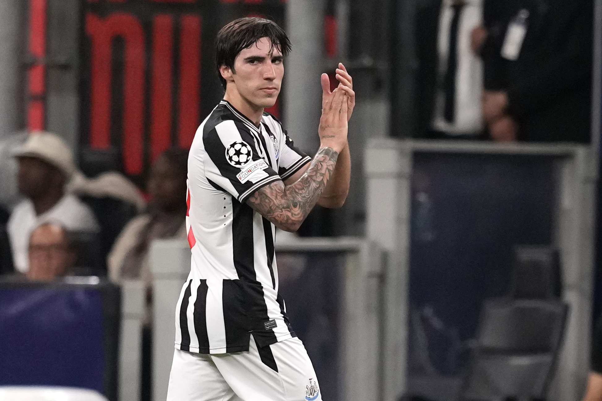FILE - Newcastle's Sandro Tonali applauds as he leaves the pitch during the Champions League group F soccer match between AC Milan and Newcastle at the San Siro stadium in Milan, Italy, Sept. 19, 2023. 