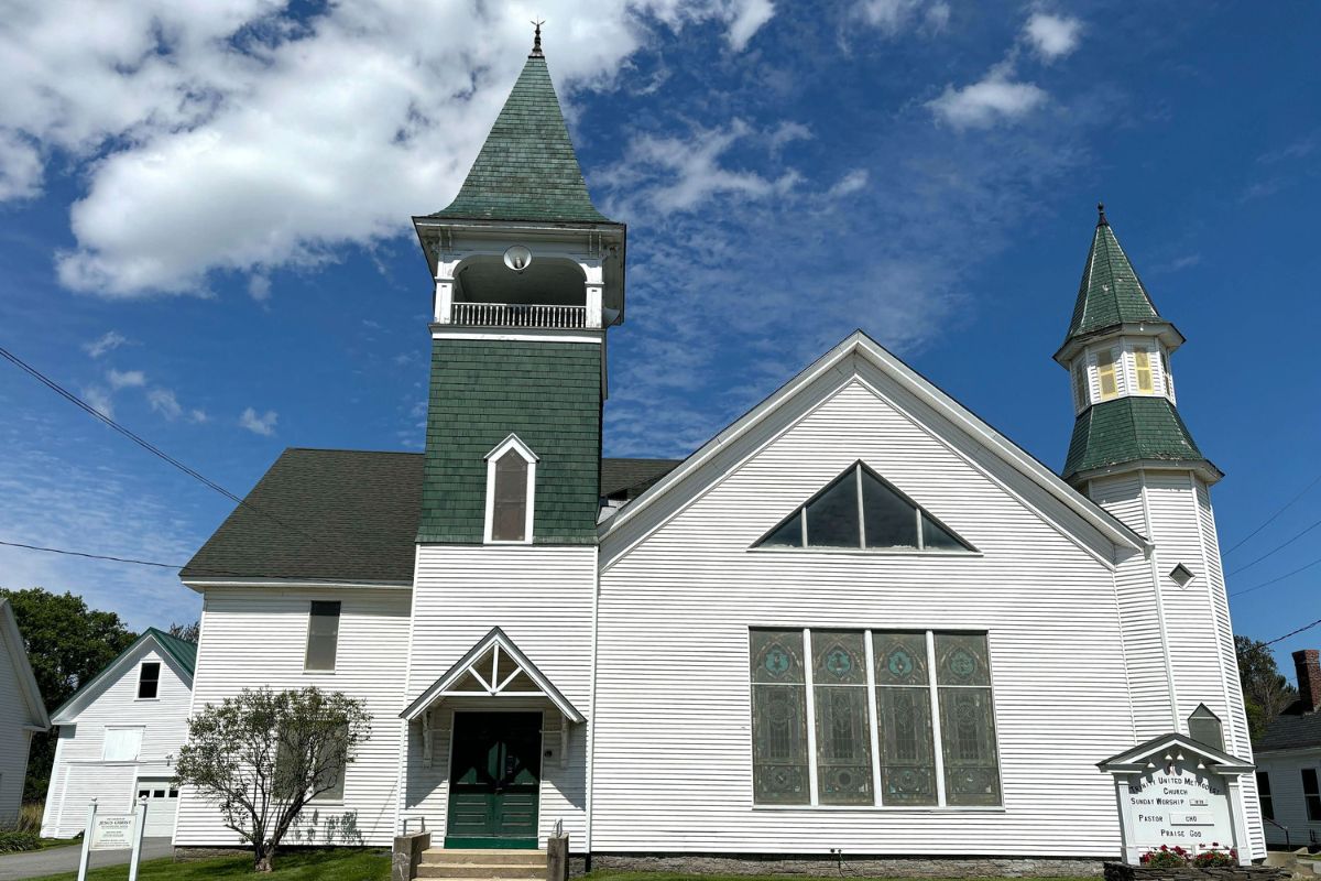 Trinity United Methodist Church in Colebrook, N.H., leases its building to the local branch of The Church of Jesus Christ of Latter-day Saints.
