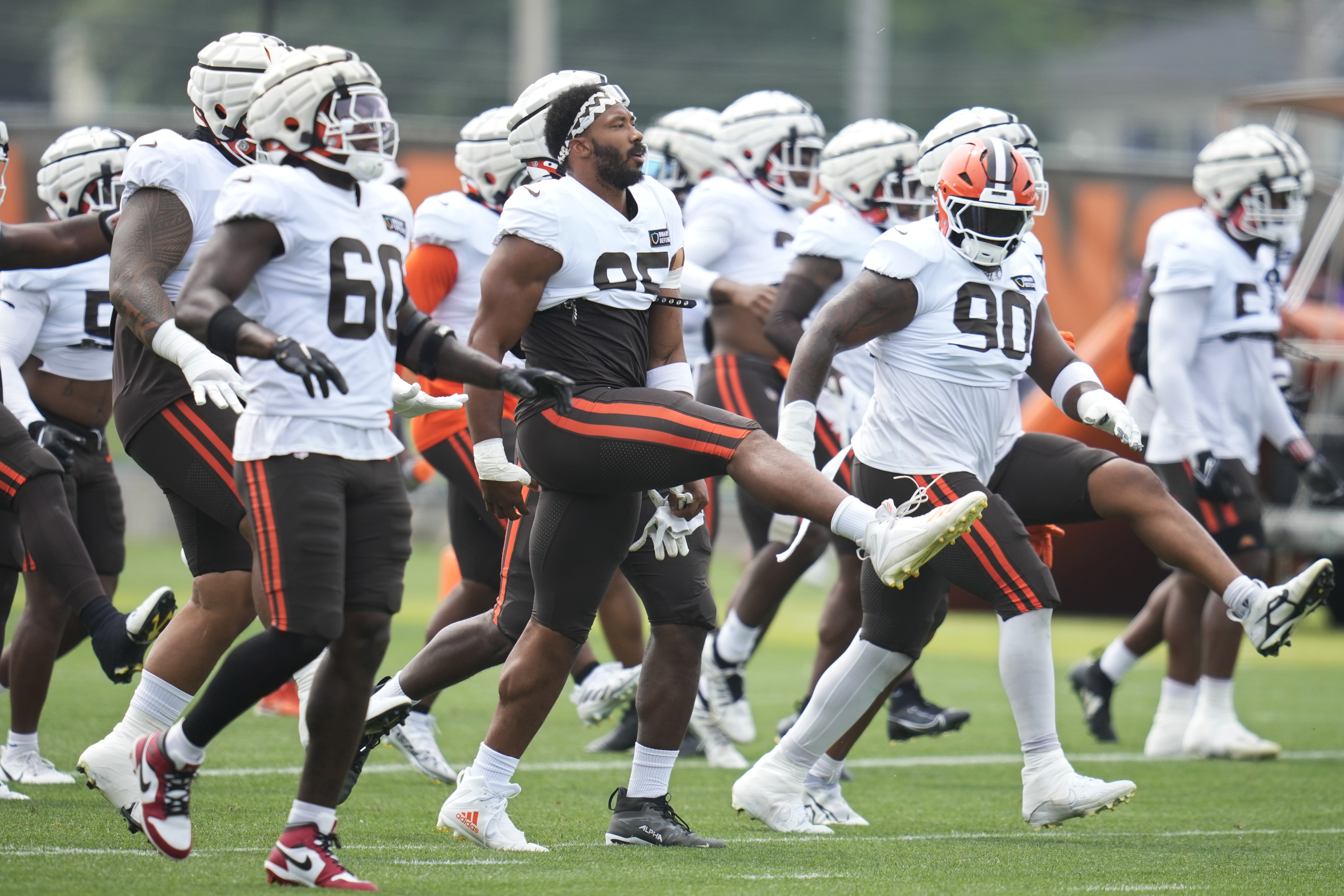 Cleveland Browns' Myles Garrett, center, warms up during a joint NFL football practice with the Minnesota Vikings, Thursday, Aug. 15, 2024, in Berea, Ohio. 
