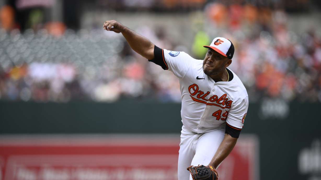 Baltimore Orioles starting pitcher Albert Suarez throws during the first inning of a baseball game against the Boston Red Sox, Sunday, Aug. 18, 2024, in Baltimore.