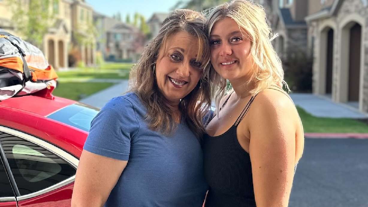 Mindi Bischoff and Abbi Bischoff are seen in their last photo together before Abbi Bischoff was killed in a car crash.
