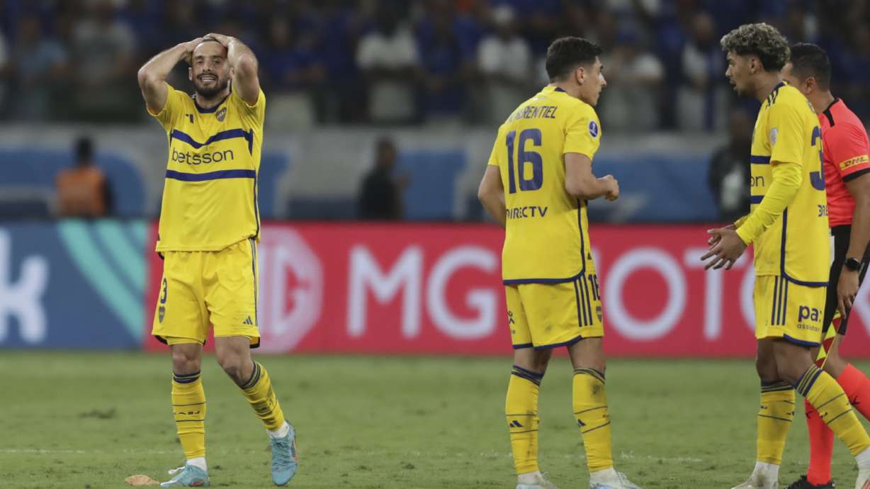 Players of Argentina's Boca Juniors react after losing against Brazil's Cruzeiro at the end of a Copa Sudamericana round of 16 second leg soccer match at Mineirao stadium in Belo Horizonte, Brazil, Thursday, Aug. 22, 2024.