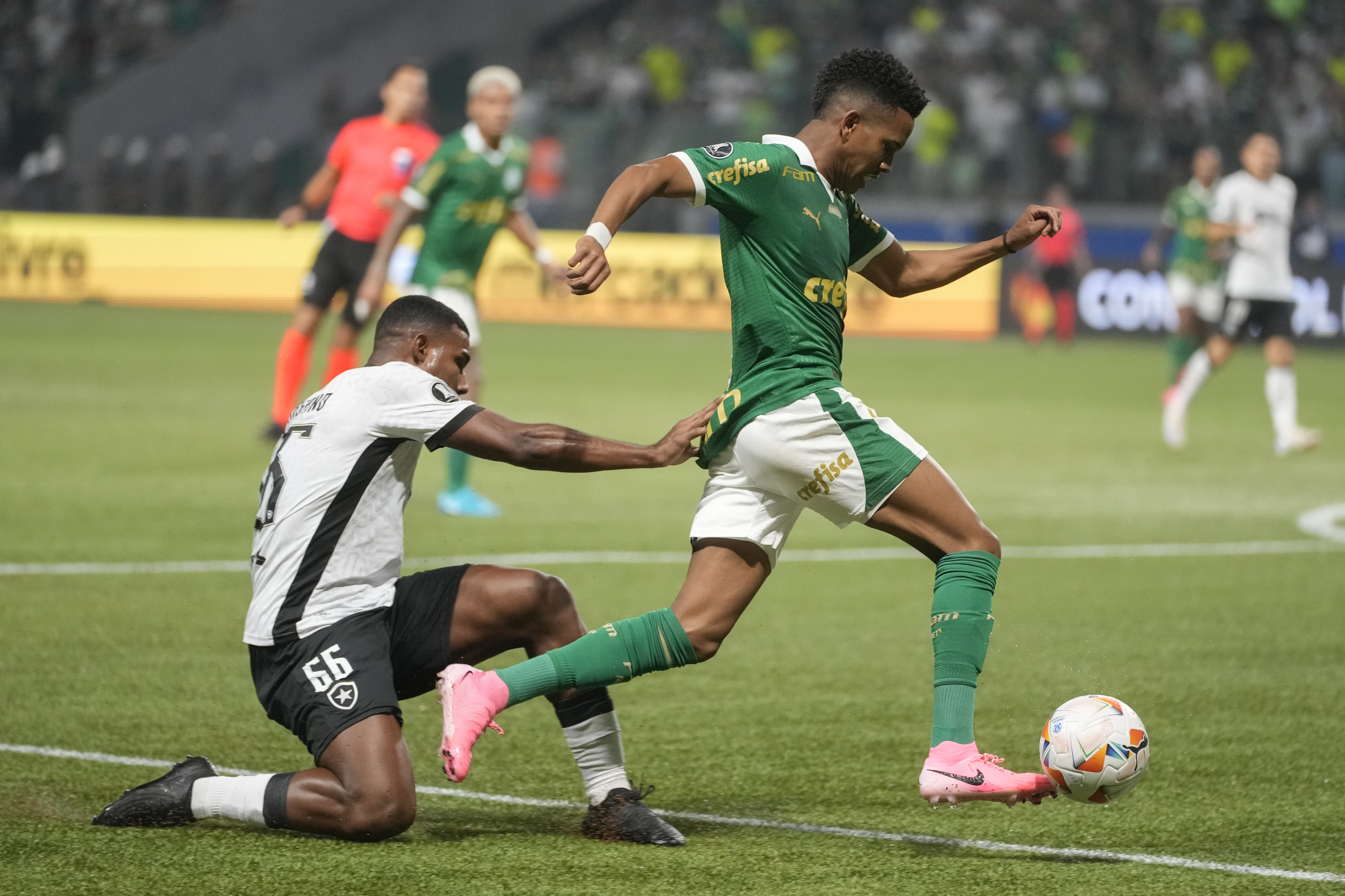 Estevao Willian of Brazil's Palmeiras, right, is challenged by Cuiabano of Brazil's Botafogo during a Copa Libertadores round of 16 second leg soccer match at Allianz Parque stadium in Sao Paulo, Wednesday, Aug. 21, 2024. 