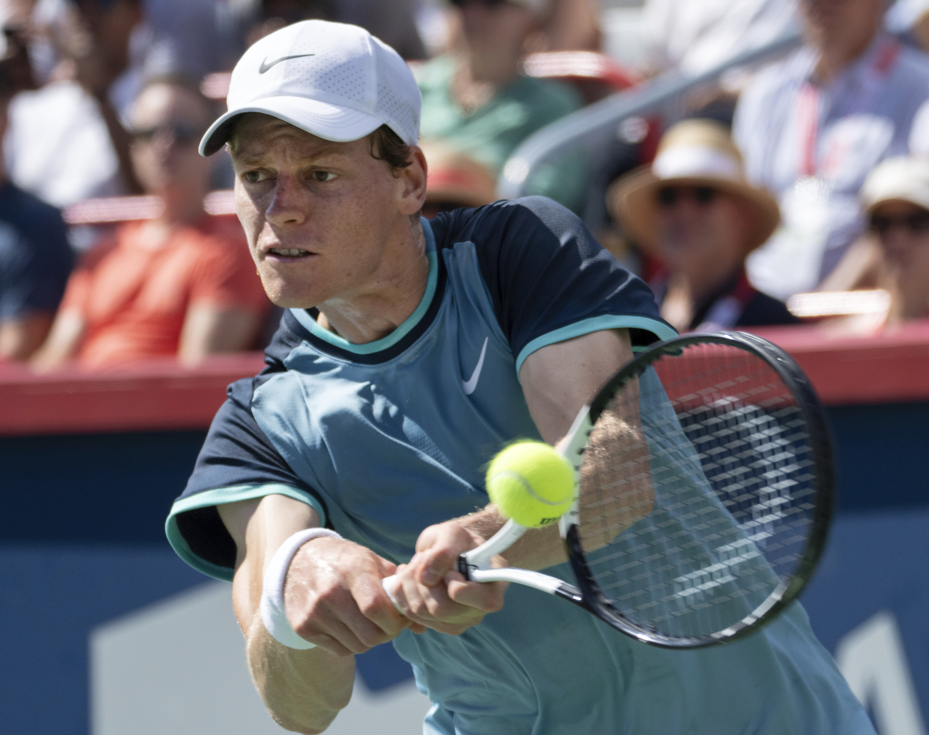 Italy's Jannik Sinner returns a shot to Chile's Alejandro Tablilo during their match at the men's National Bank Open, Saturday, Aug. 10, 2024, in Montreal. /The Canadian Press via AP)