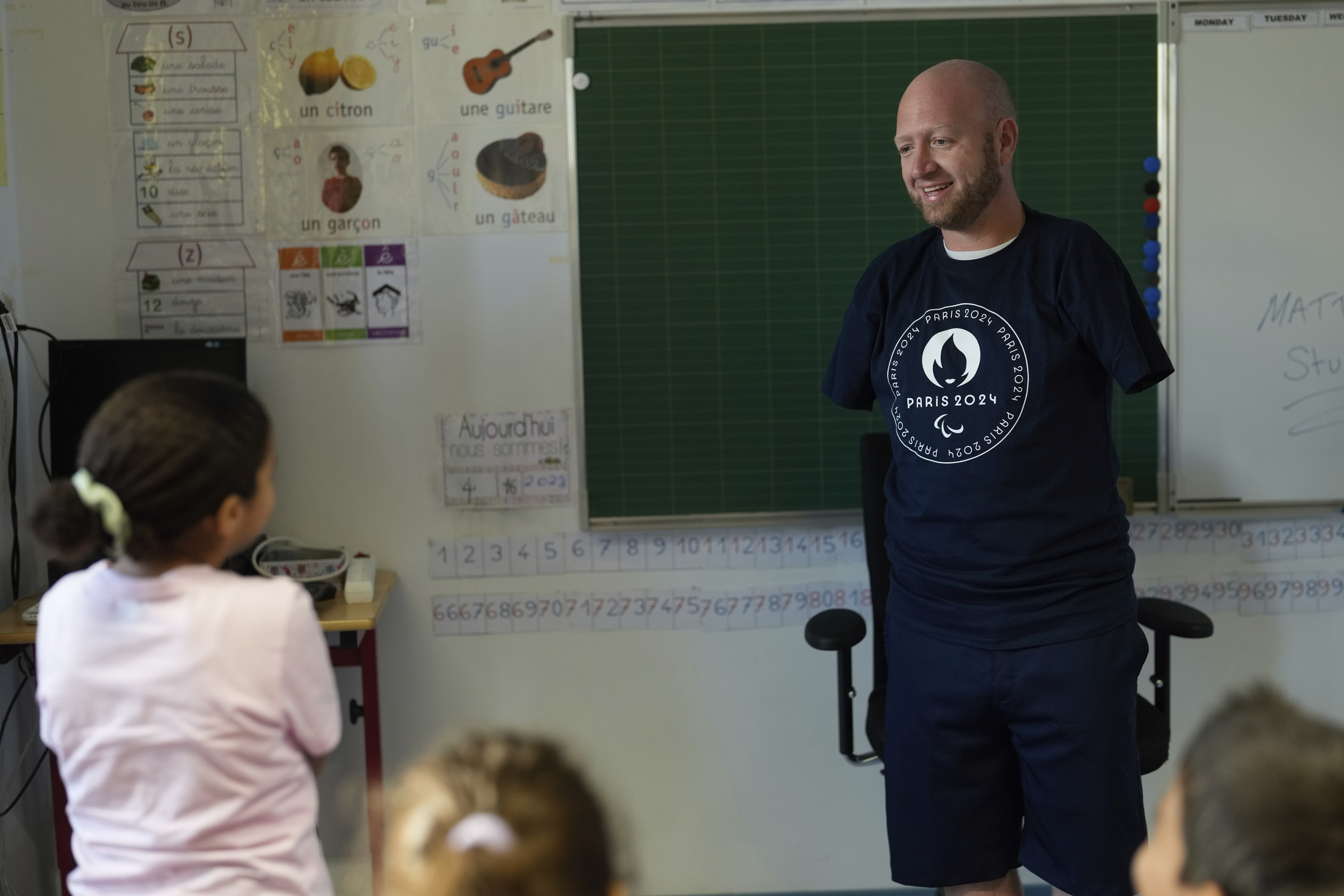 FILE - Archer Matt Stutzman of the United States talks to a pupil during a visit in a Paris school, in Paris, Oct. 4, 2023. Paralympians are not participating. They are competing. A number of athletes preparing for the Paris 2024 Paralympic Games proclaimed that message on their social feeds over the past few days, reminding the world that Olympians are not the only athletes coming to Paris looking for gold.