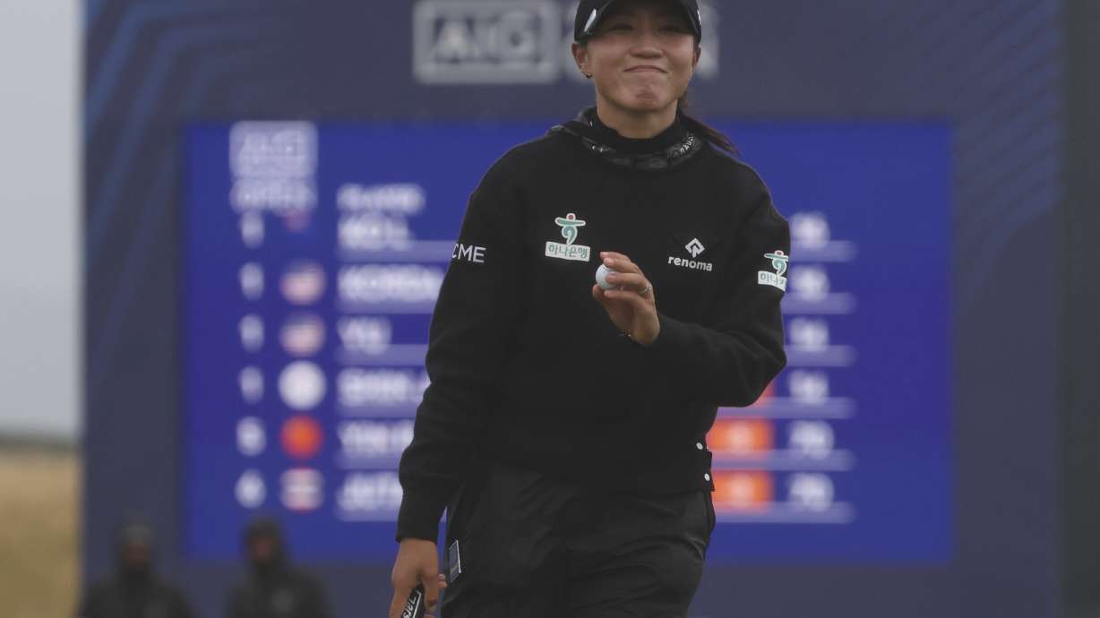 Lydia Ko, of New Zealand, acknowledges the crowd after putting and making par on the 17th green during the final round of the Women's British Open golf championship, in St. Andrews, Scotland, Sunday, Aug. 25, 2024.