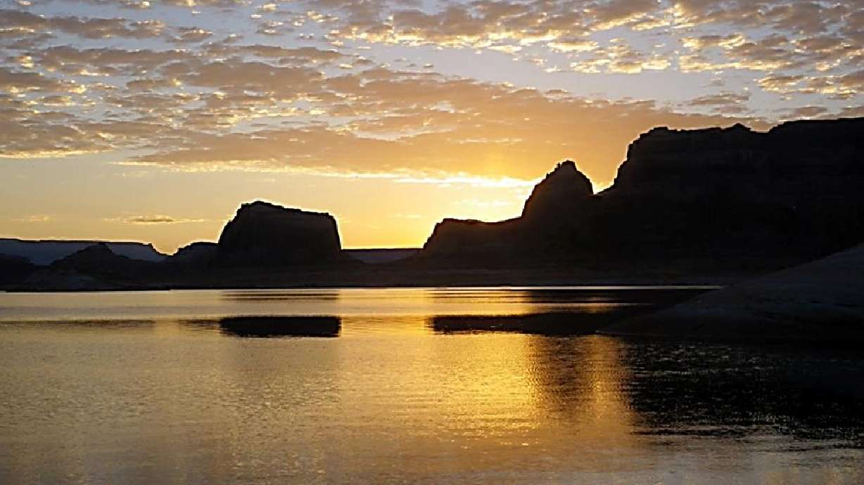 A man's body was recovered Sunday morning at Lake Powell after he jumped from the upper deck of a houseboat and didn't resurface the night before.