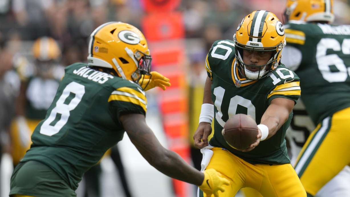 Green Bay Packers quarterback Jordan Love (10) hands off to running back Josh Jacobs (8) during the first half of an NFL preseason football game against the Cleveland Browns, Saturday, Aug. 10, 2024, in Cleveland.