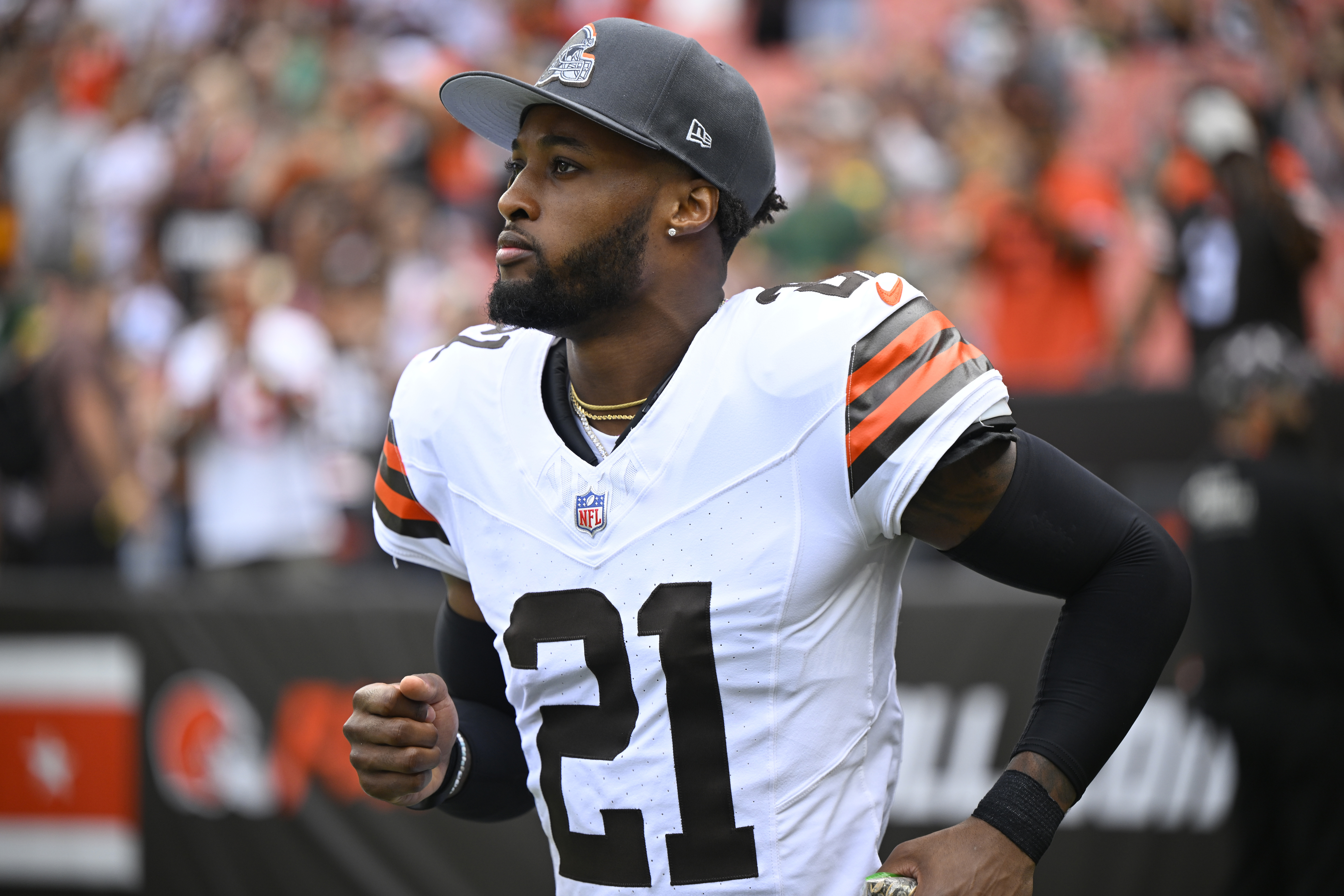 FILE - Cleveland Browns cornerback Denzel Ward (21) runs on the sideline during an NFL preseason football game against the Green Bay Packers, Aug. 10, 2024, in Cleveland. 