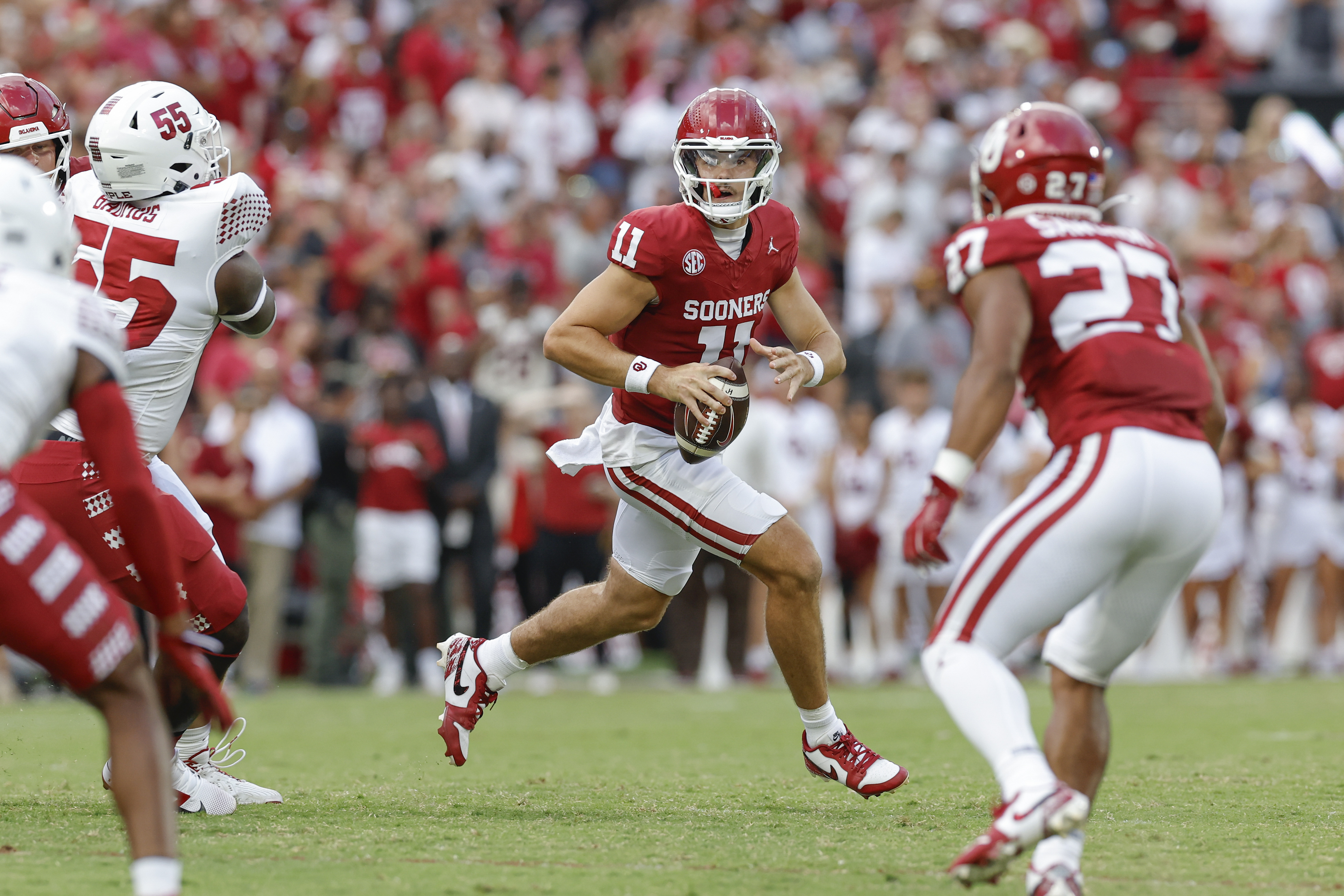 Oklahoma quarterback Jackson Arnold (11) runs the ball against Temple during the first quarter of an NCAA college football game Friday, Aug. 30, 2024, in Norman, Okla. 