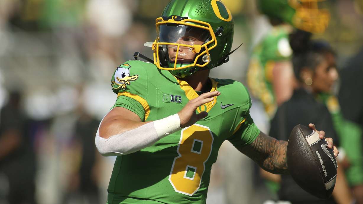 Oregon quarterback Dillon Gabriel warms up before an NCAA college football game against Idaho, Saturday, Aug. 31, 2024, in Eugene, Ore.