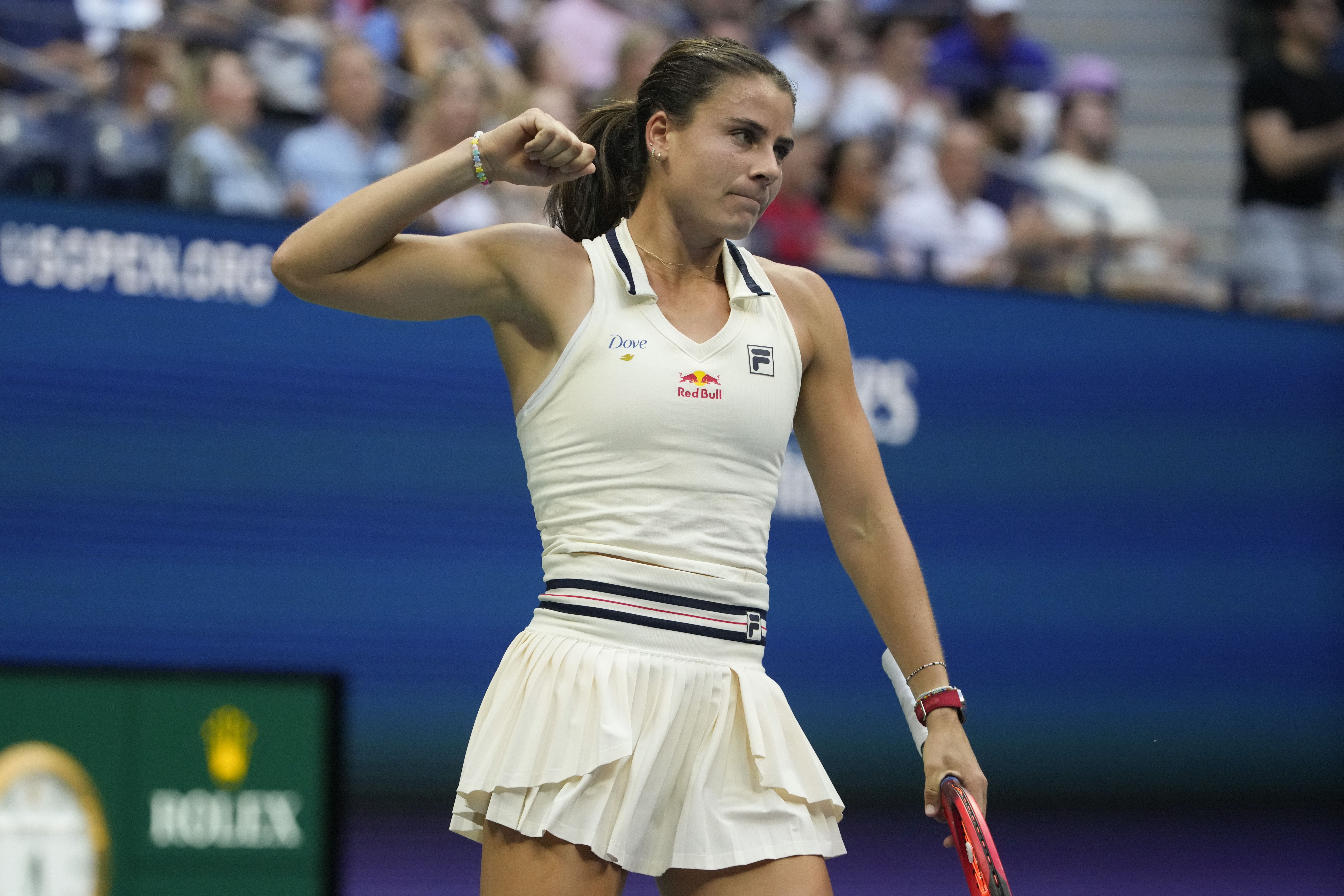 Emma Navarro reacciona tras vencer a Coco Gauff en los octavos de final del Abierto de Estados Unidos, el domingo 1 de septiembre de 2024, en Nueva York. 2024. 
