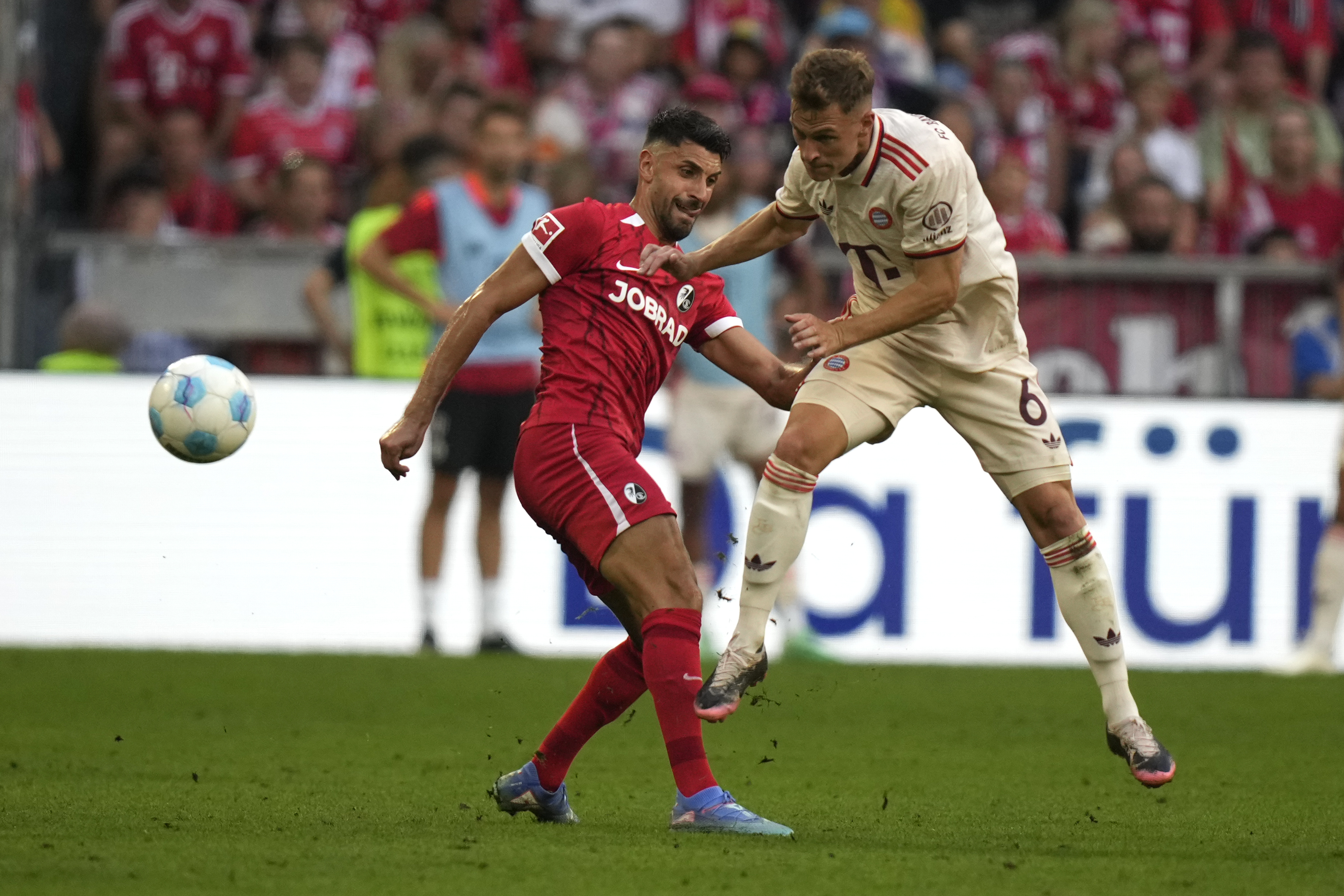 Freiburg's Vincenzo Grifo, left, and Bayern's Joshua Kimmich fight for the ball during the Bundesliga soccer match between Bayern Munich and SC Freiburg at the Allianz Arena in Munich, Germany, Sunday, Sept. 1, 2024. 