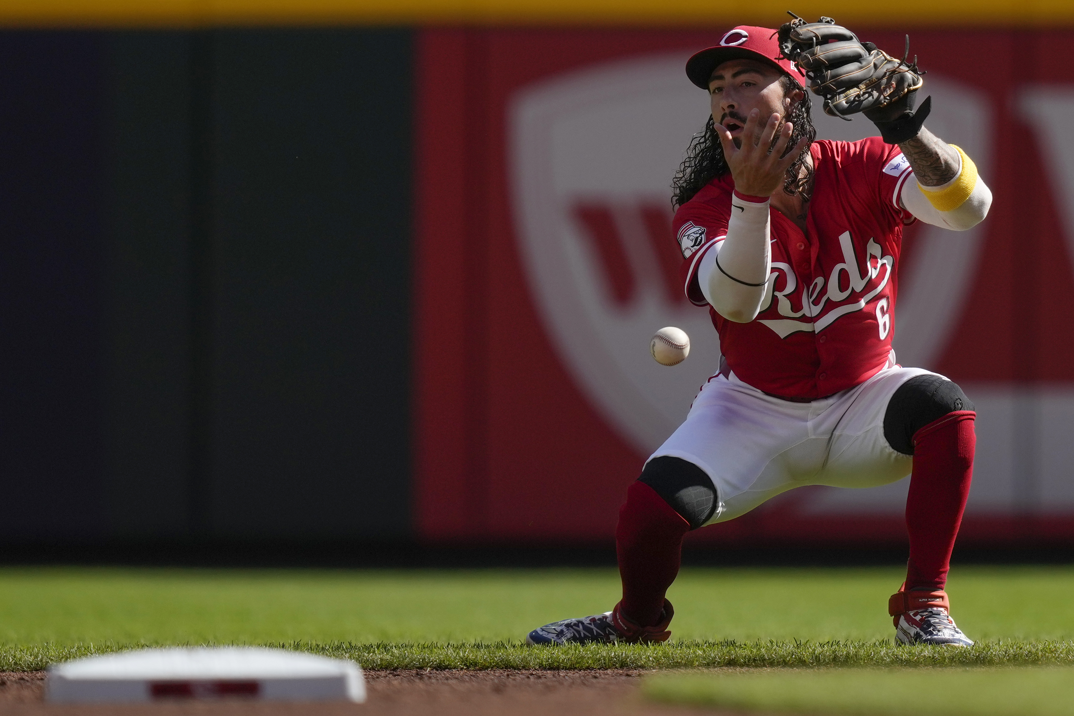 Cincinnati Reds second baseman Jonathan India drops a fly ball hit by Houston Astros' Yordan Alvarez during the first inning of a baseball game, Monday, Sept. 2, 2024, in Cincinnati. 