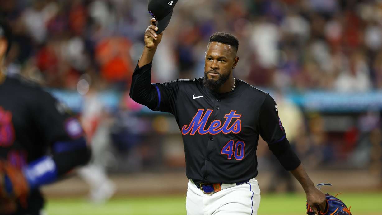 New York Mets pitcher Luis Severino tips his cap to fans on his way to the dugout during the seventh inning of a baseball game against the Boston Red Sox, Monday, Sept. 2, 2024, in New York.